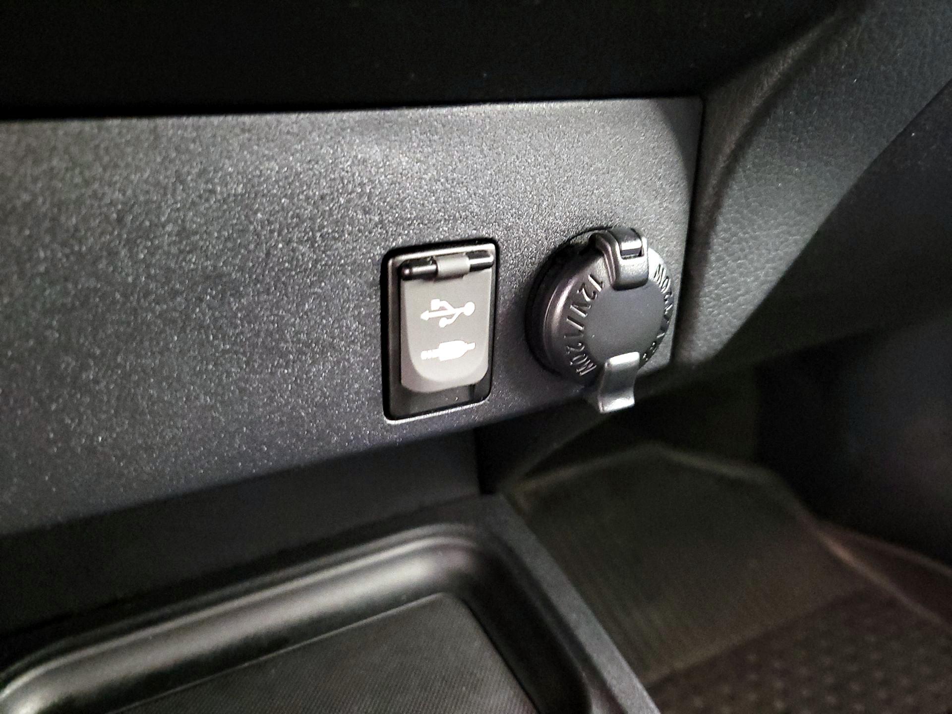 Thumbnail: 2018 Toyota RAV4 - 18