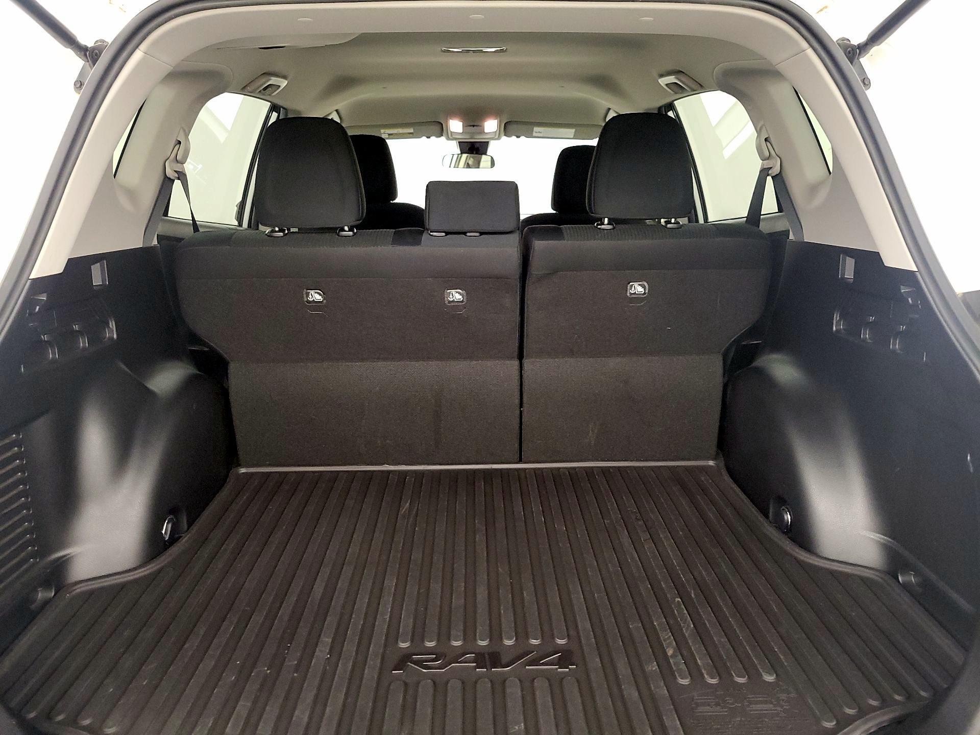 Thumbnail: 2018 Toyota RAV4 - 20