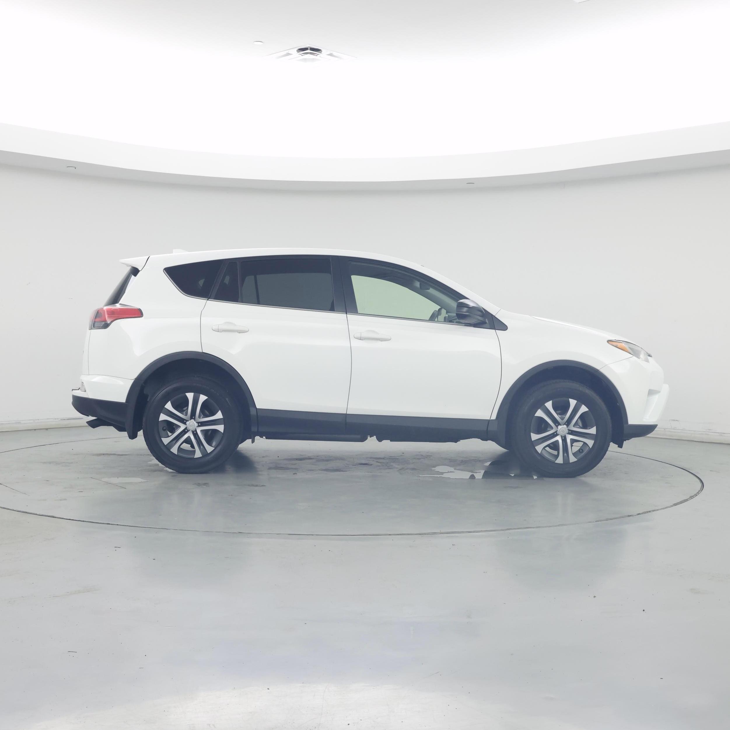 Thumbnail: 2018 Toyota RAV4 - 7