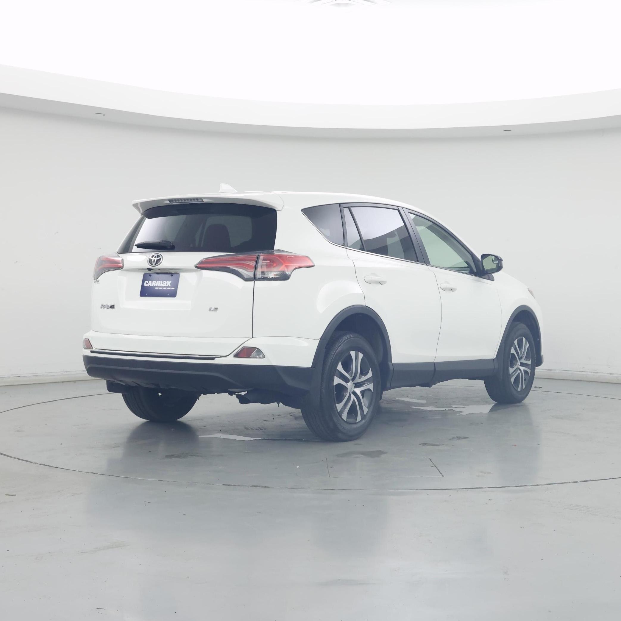 Thumbnail: 2018 Toyota RAV4 - 8