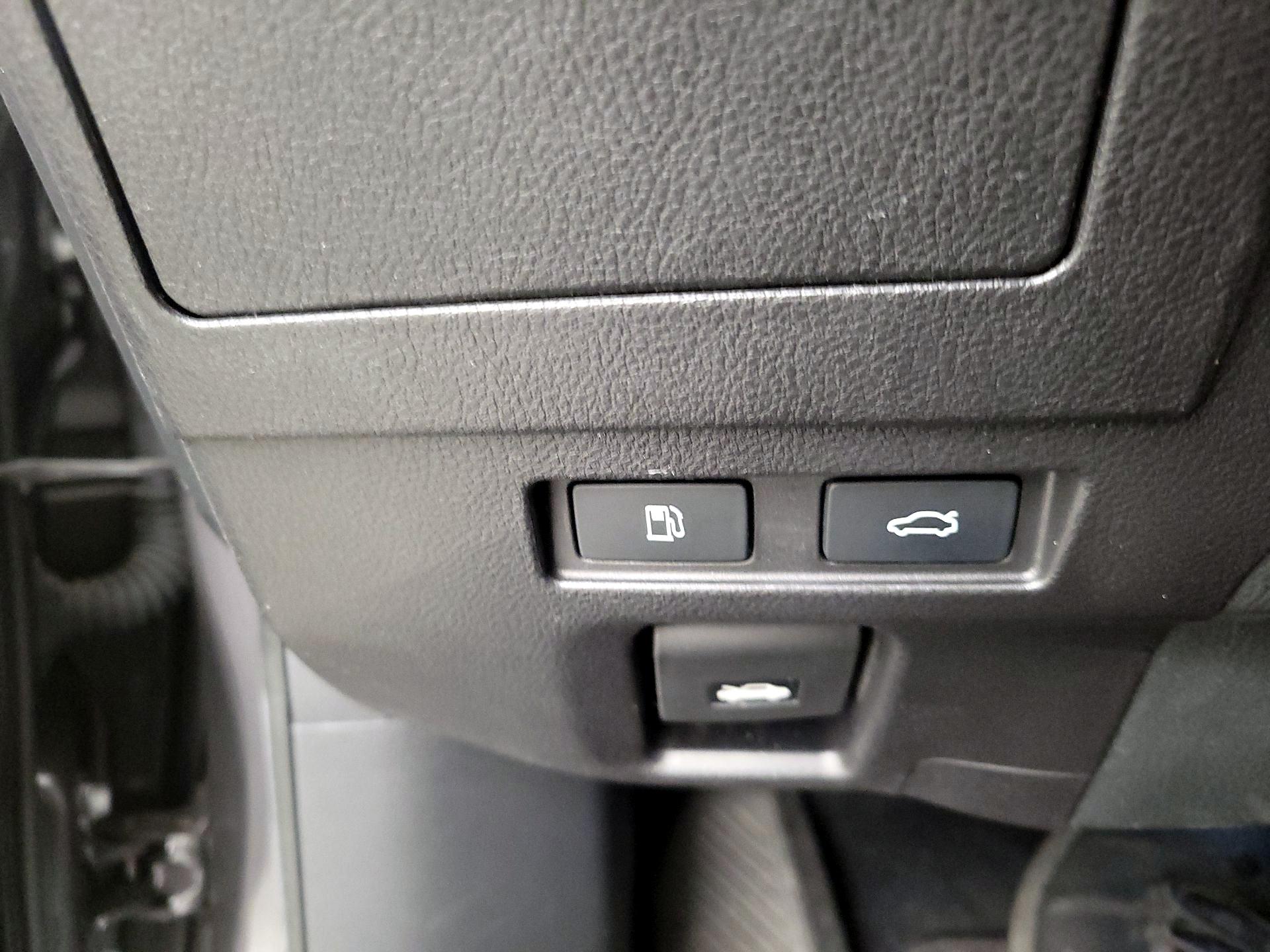 Thumbnail: 2022 Lexus ES - 13