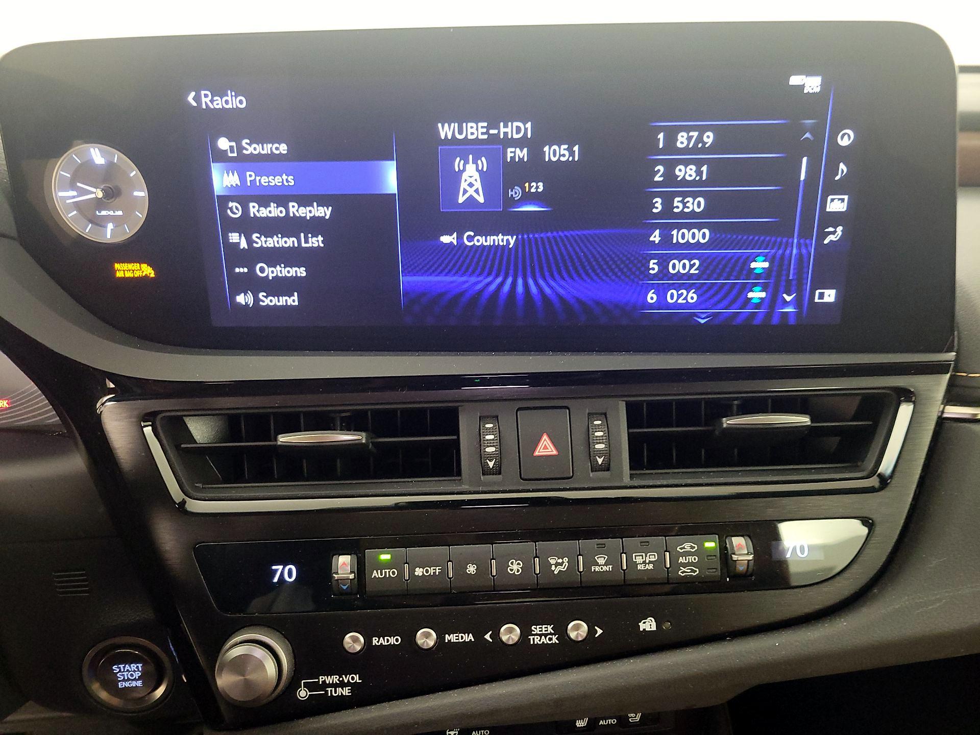 Thumbnail: 2022 Lexus ES - 16