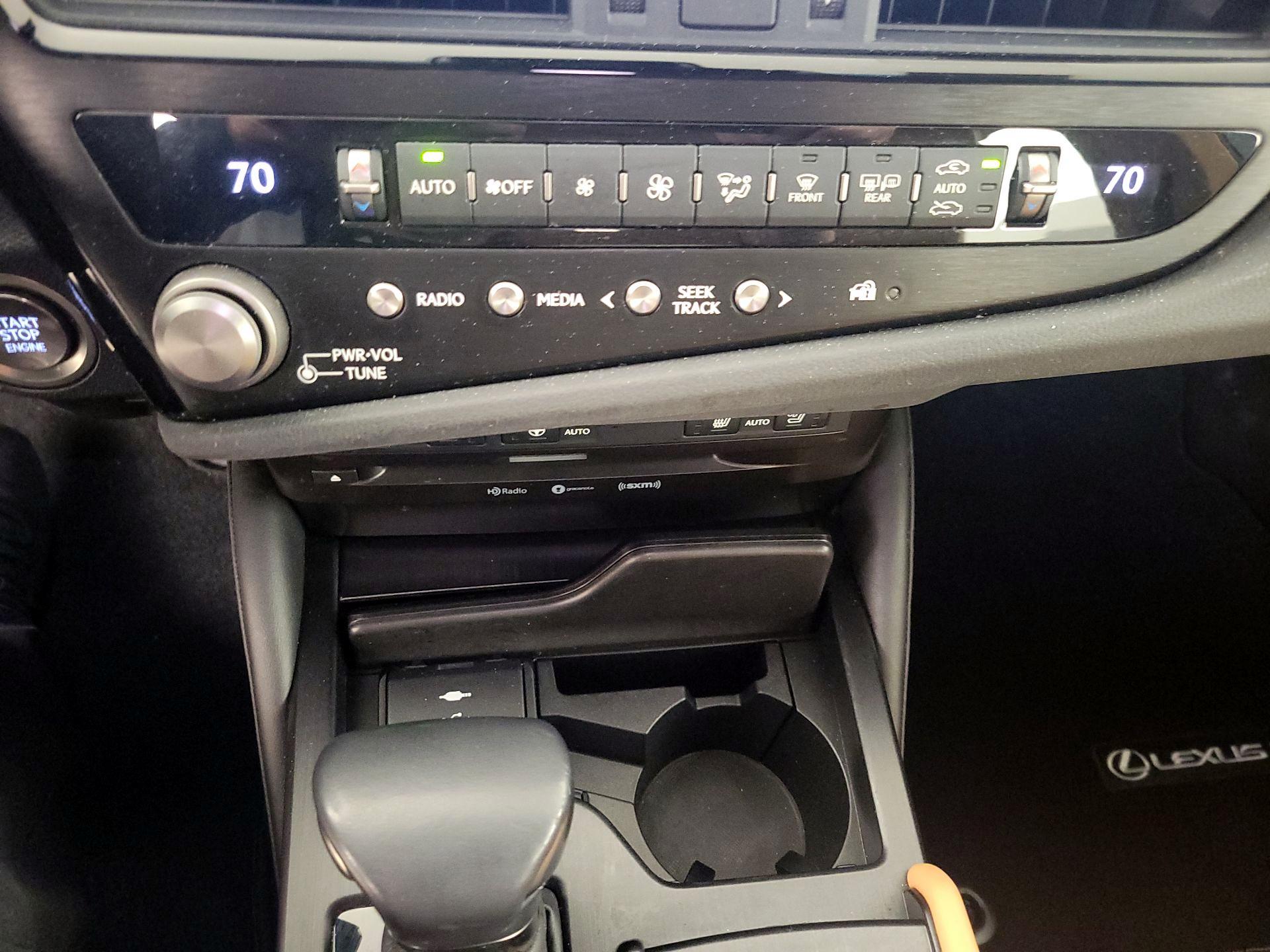 Thumbnail: 2022 Lexus ES - 17