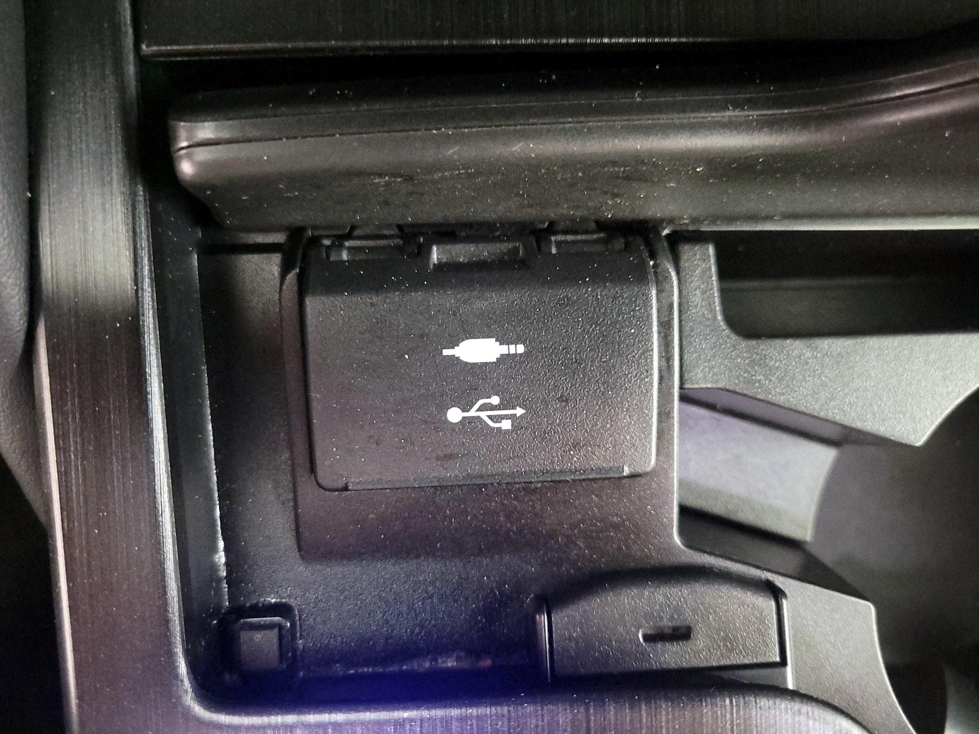 Thumbnail: 2022 Lexus ES - 19