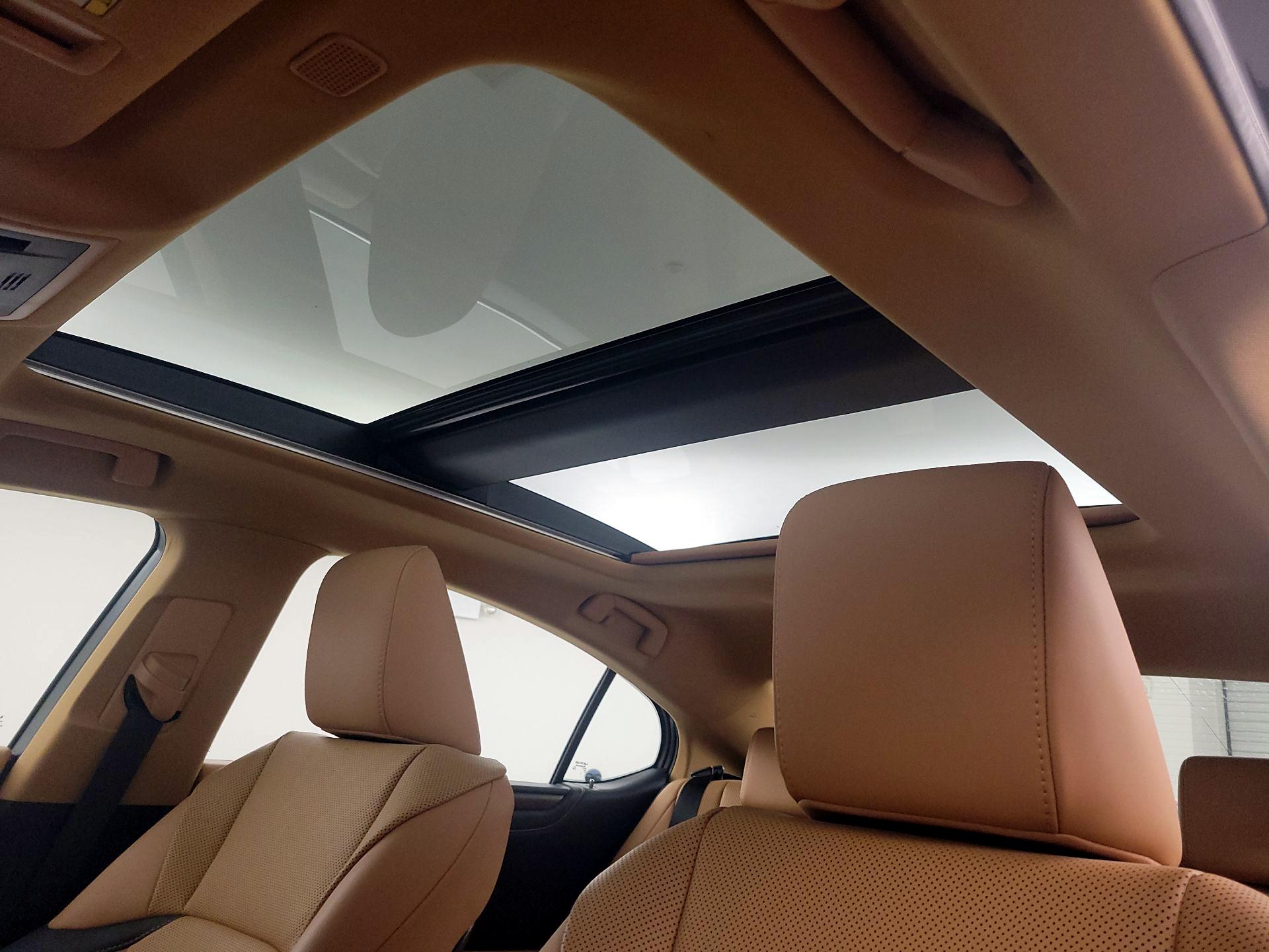 Thumbnail: 2022 Lexus ES - 20