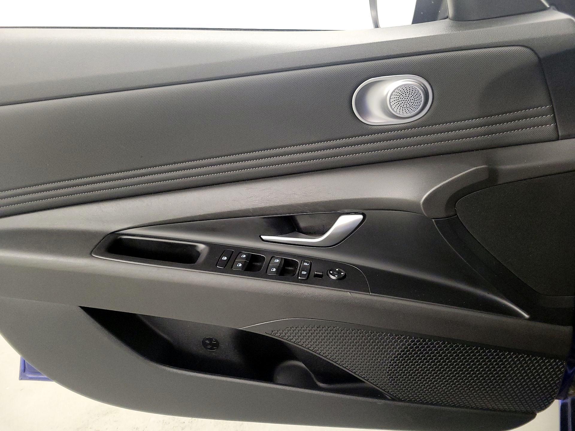 Thumbnail: 2023 Hyundai Elantra - 12