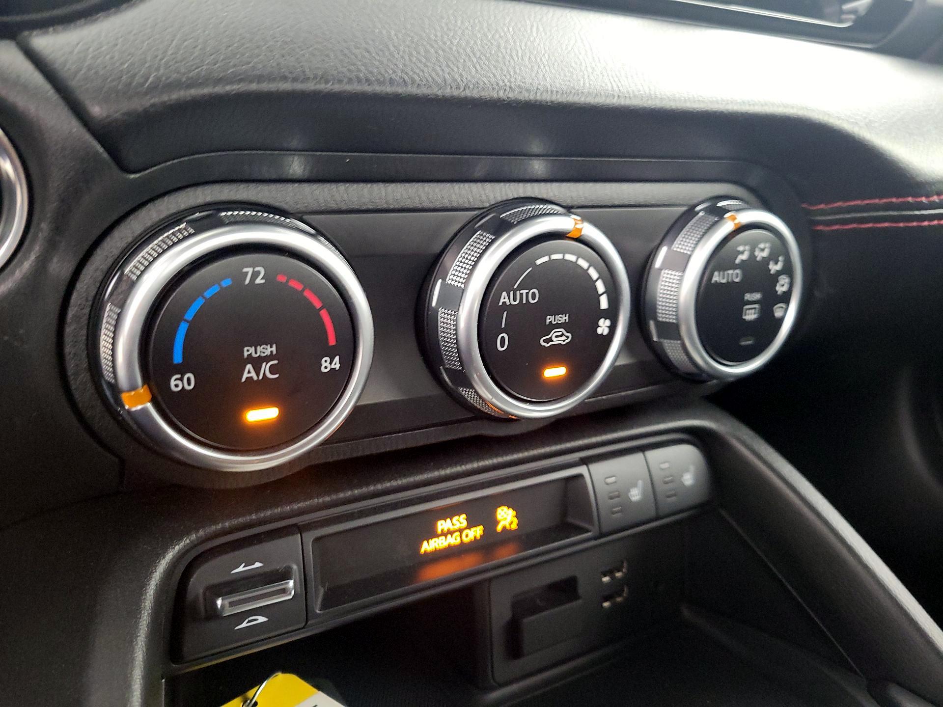 Thumbnail: 2019 Mazda MX-5 Miata - 17