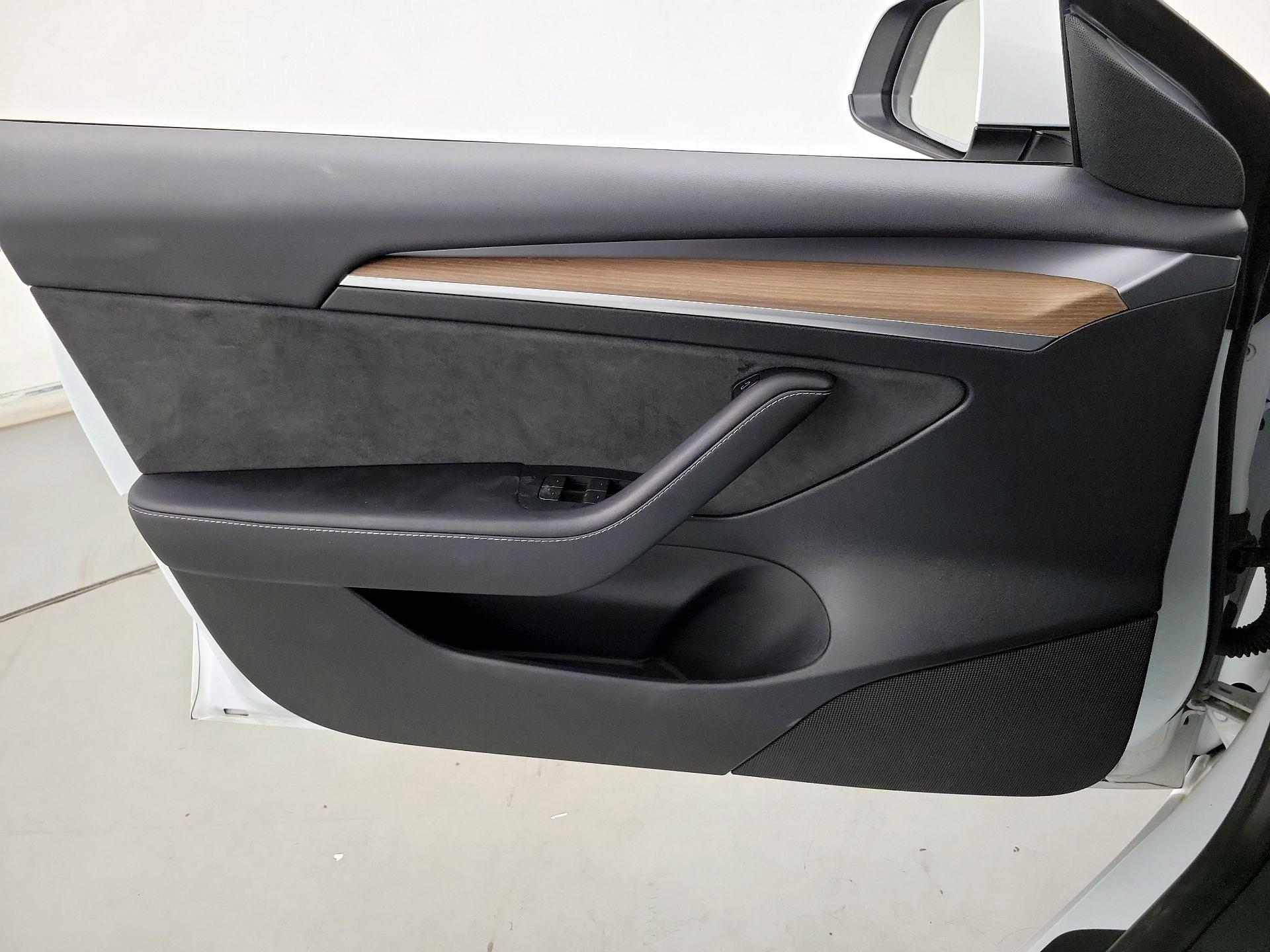 Thumbnail: 2023 Tesla Model 3 - 12