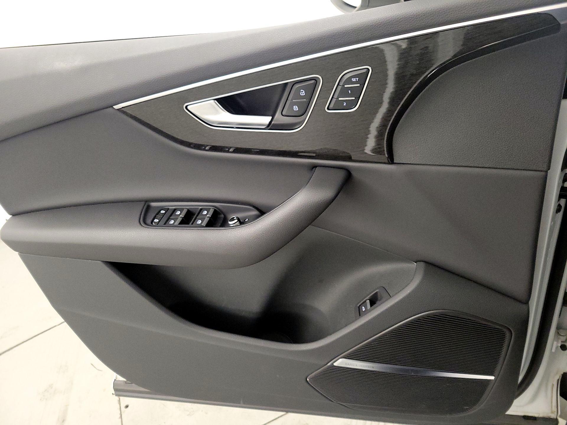 Thumbnail: 2021 Audi Q7 - 12