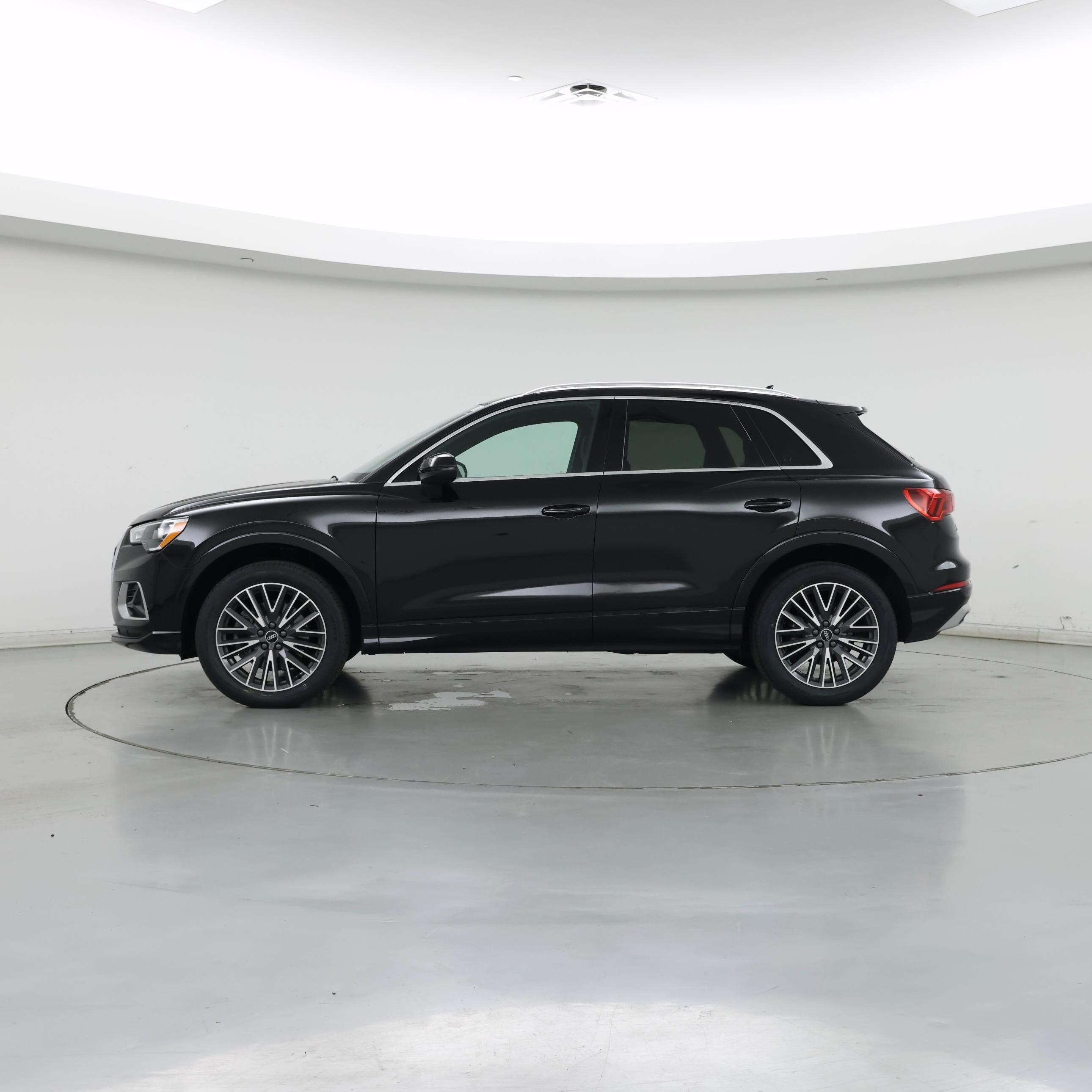 Thumbnail: 2022 Audi Q3 - 3