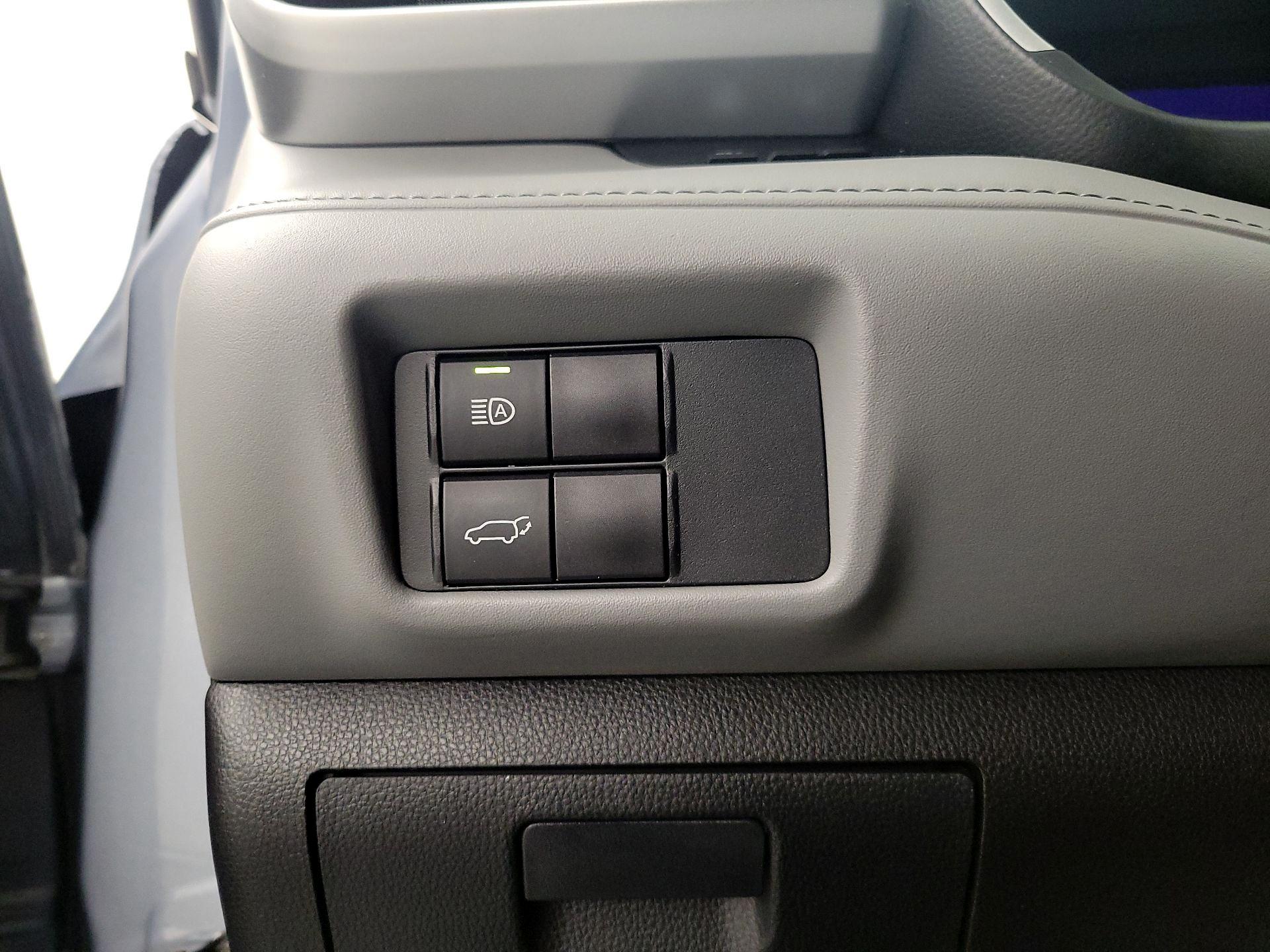 Thumbnail: 2020 Toyota Highlander - 13