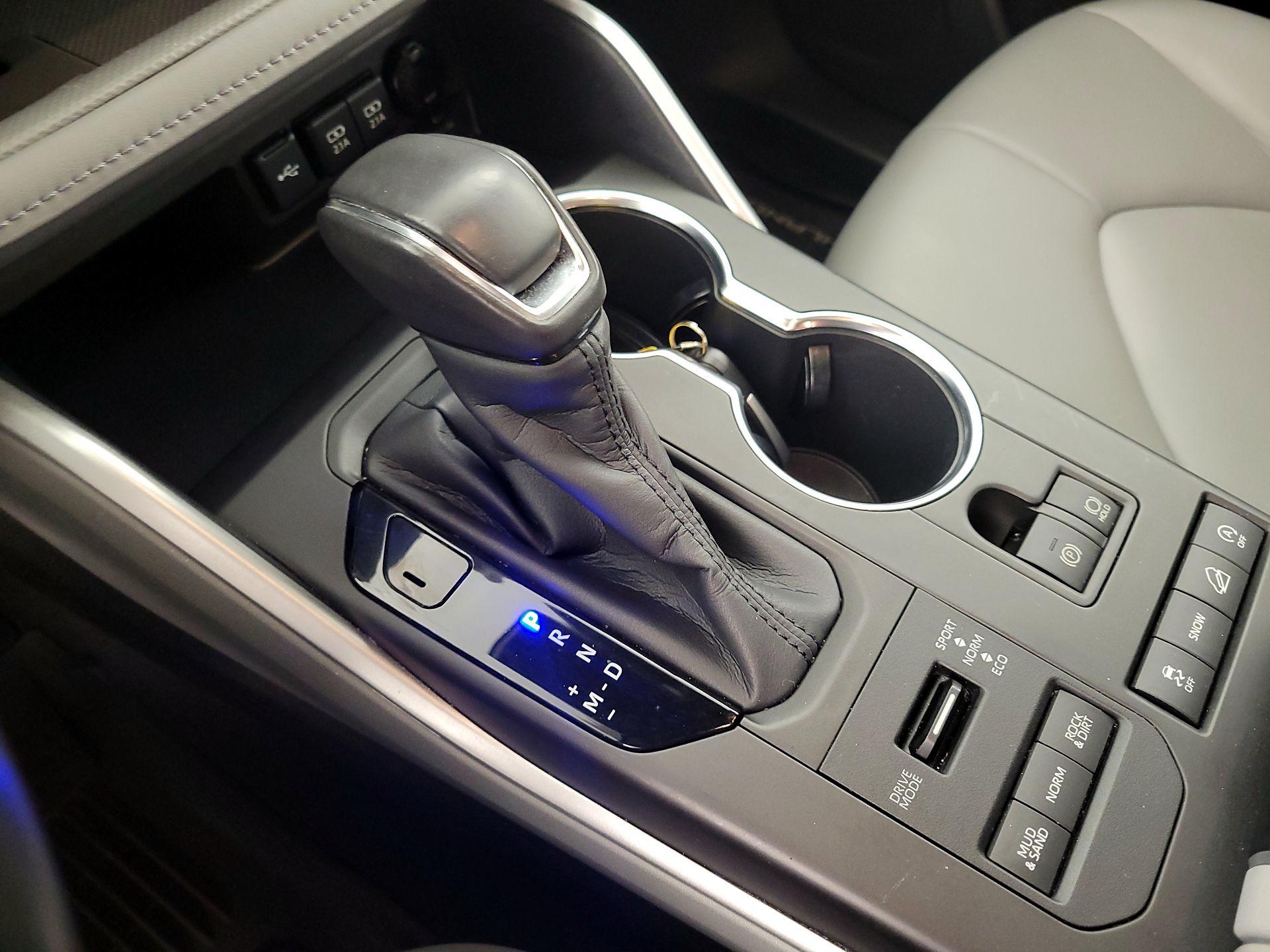 Thumbnail: 2020 Toyota Highlander - 18