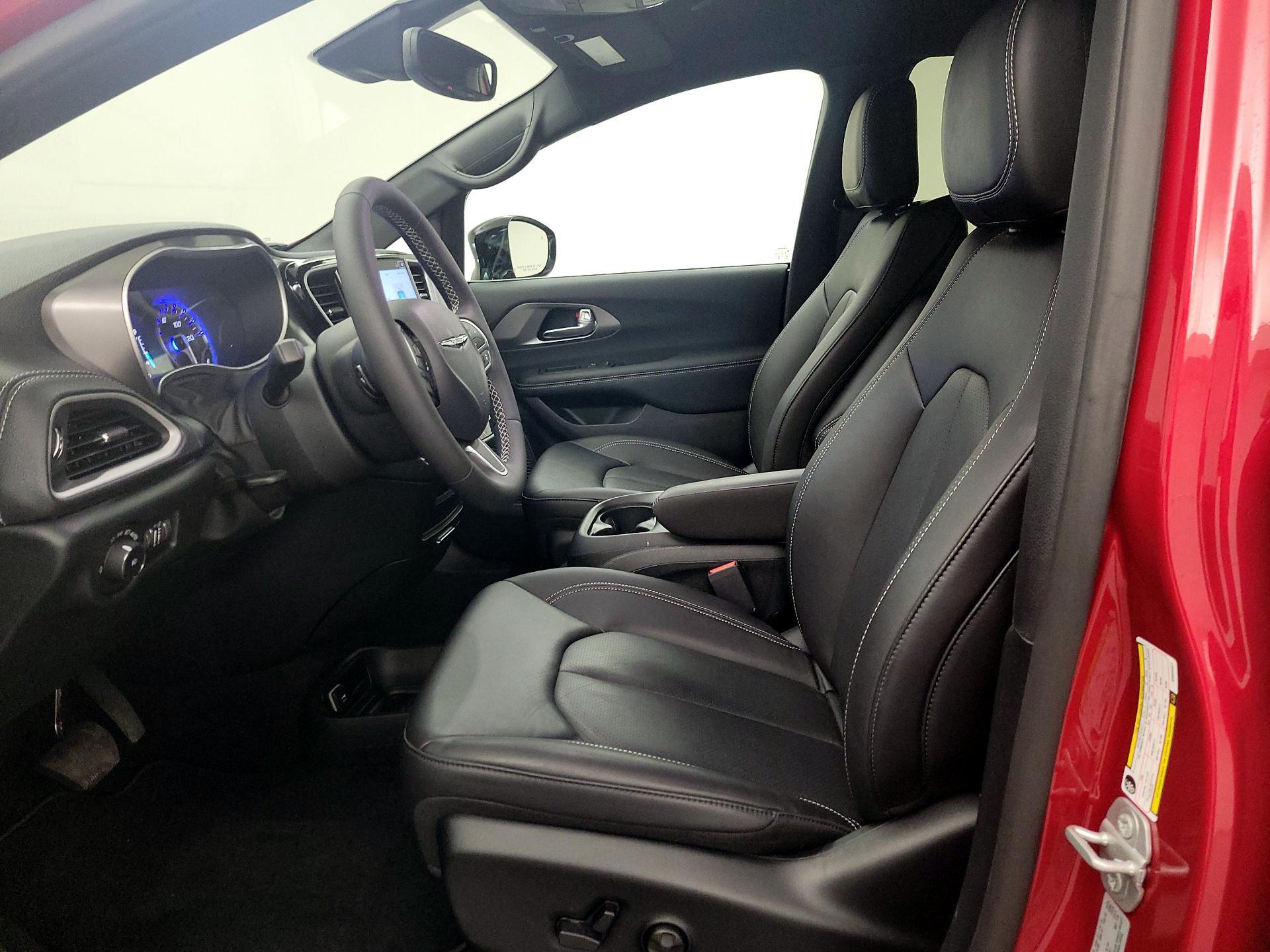 Thumbnail: 2025 Chrysler Pacifica - 11