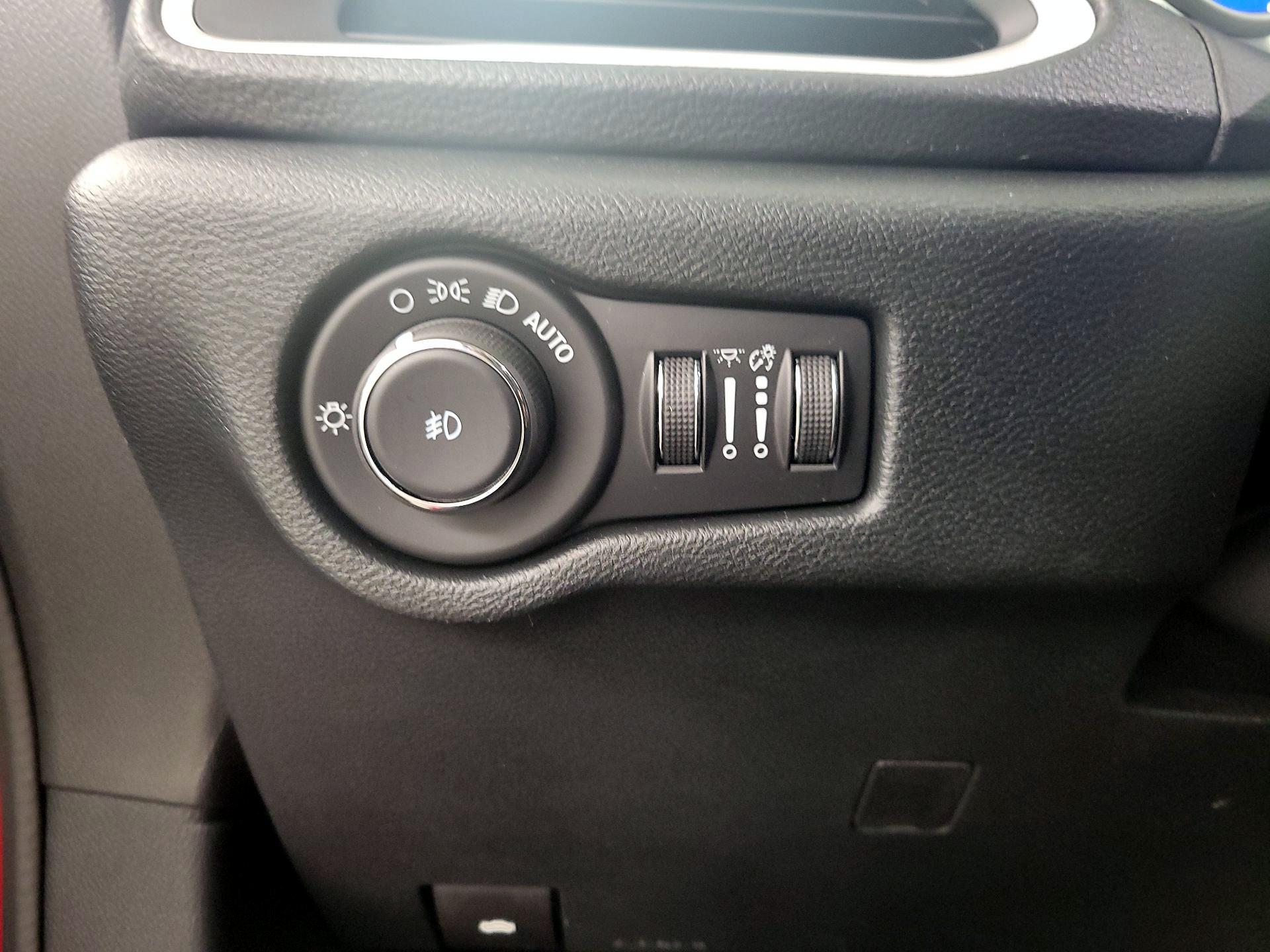 Thumbnail: 2025 Chrysler Pacifica - 13