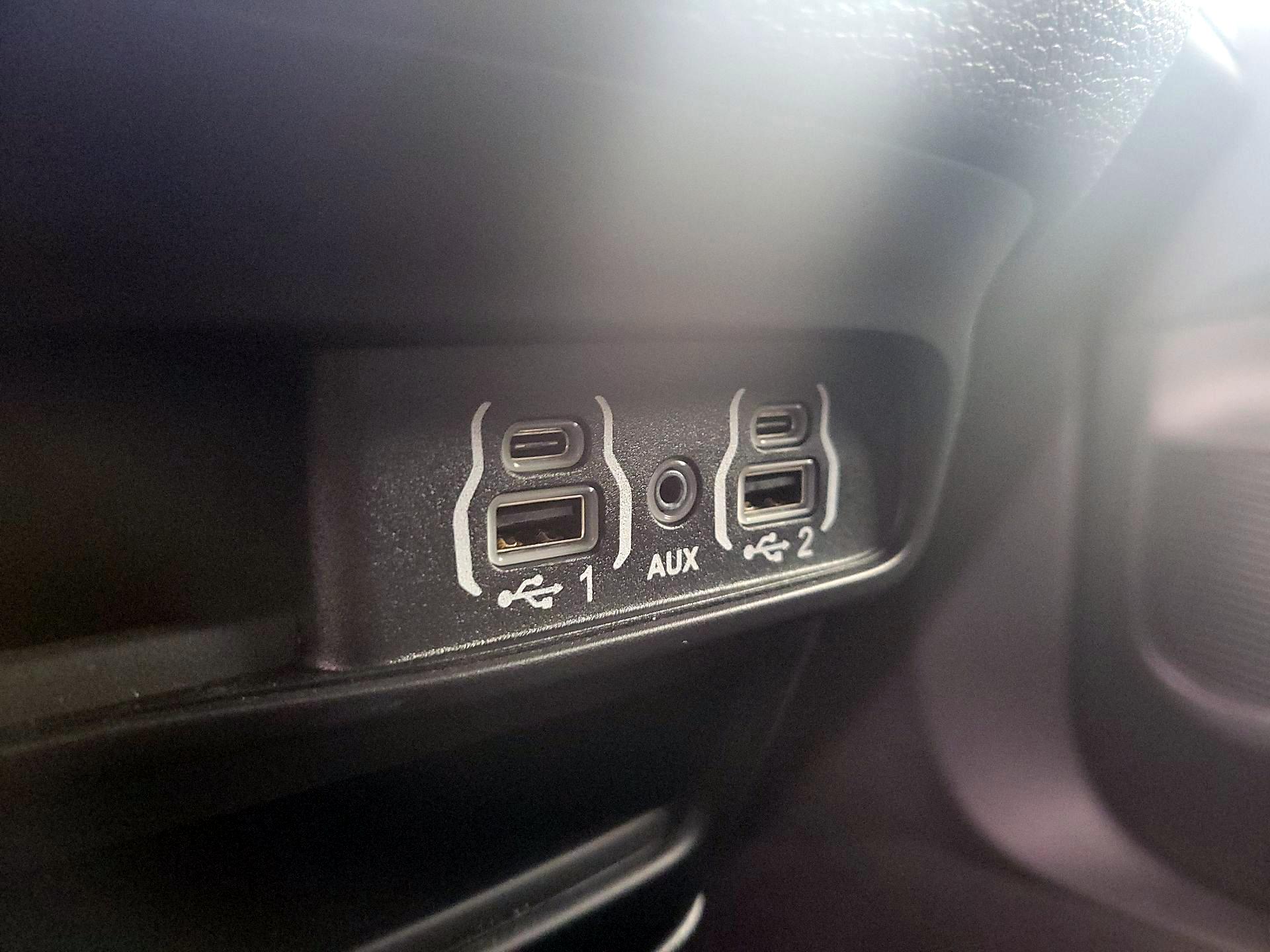 Thumbnail: 2025 Chrysler Pacifica - 18