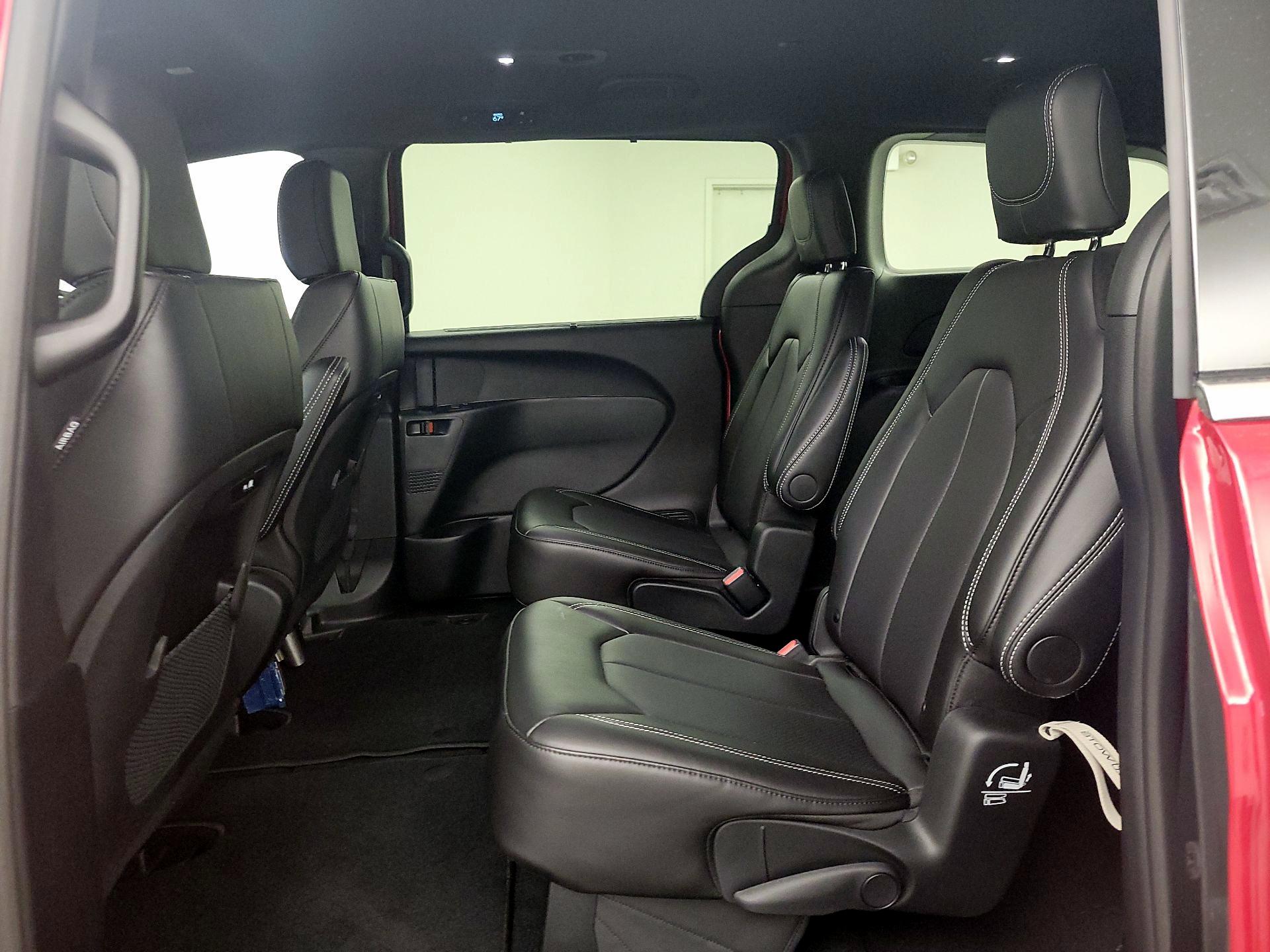 Thumbnail: 2025 Chrysler Pacifica - 19