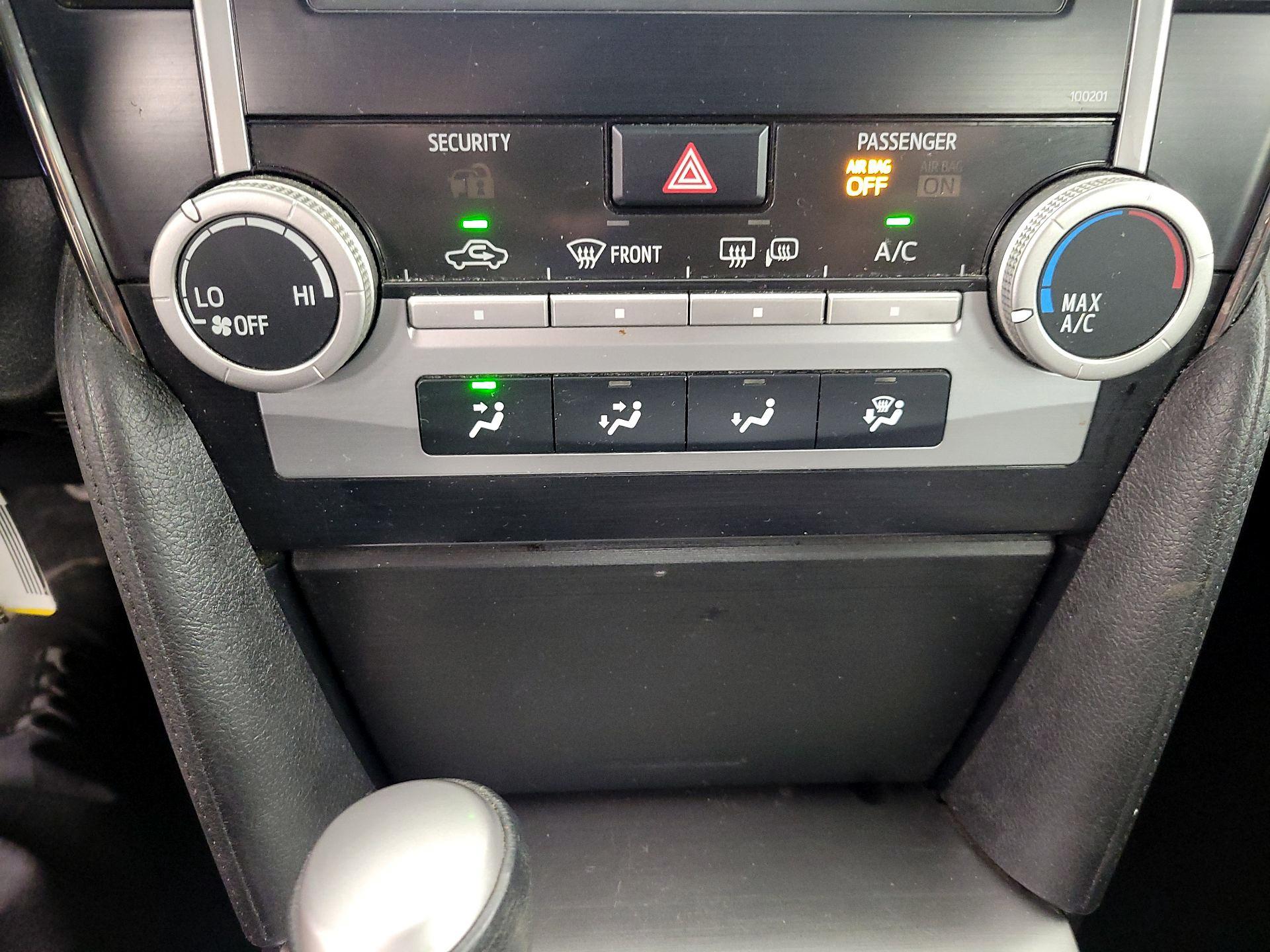 Thumbnail: 2014 Toyota Camry - 16
