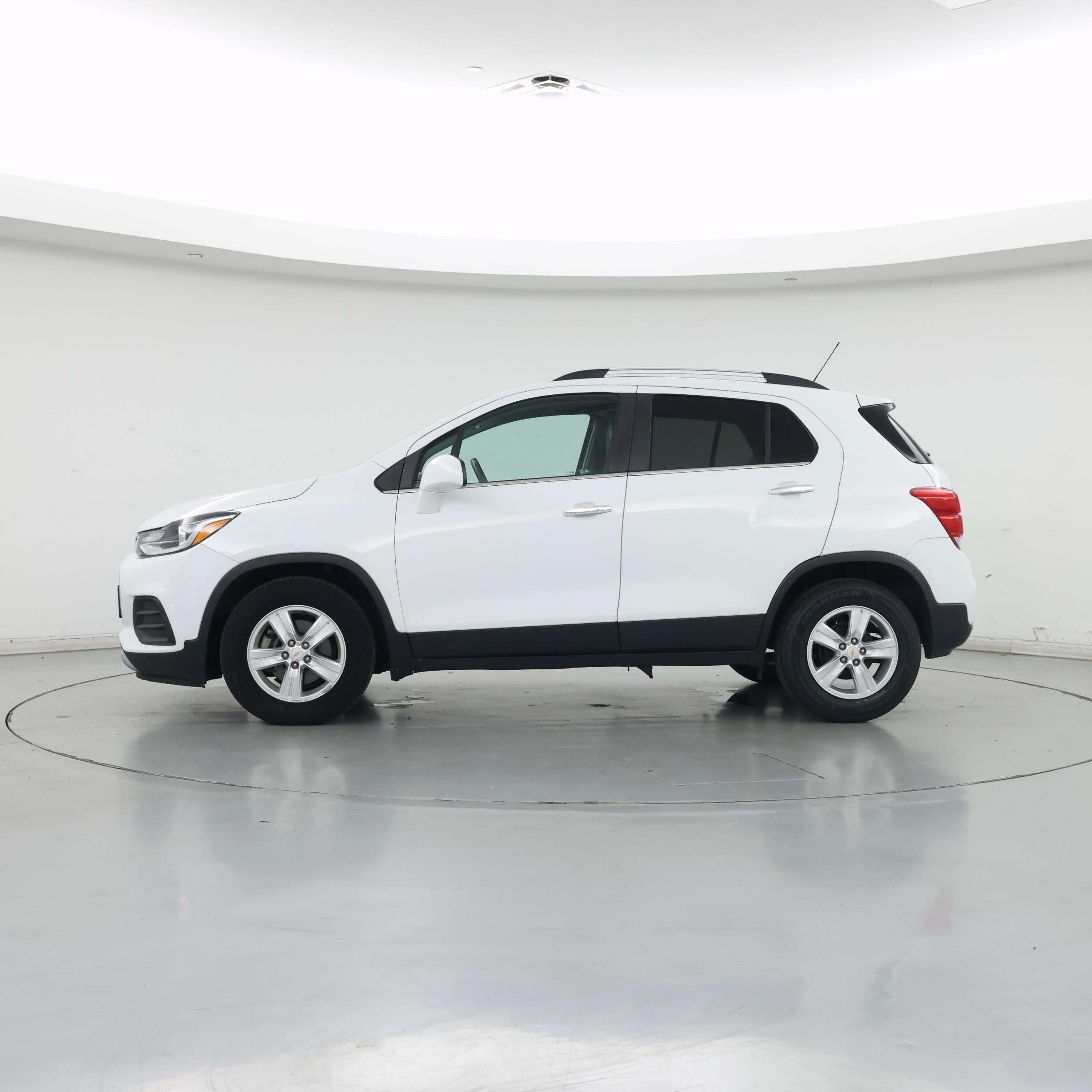 Thumbnail: 2018 Chevrolet Trax - 3