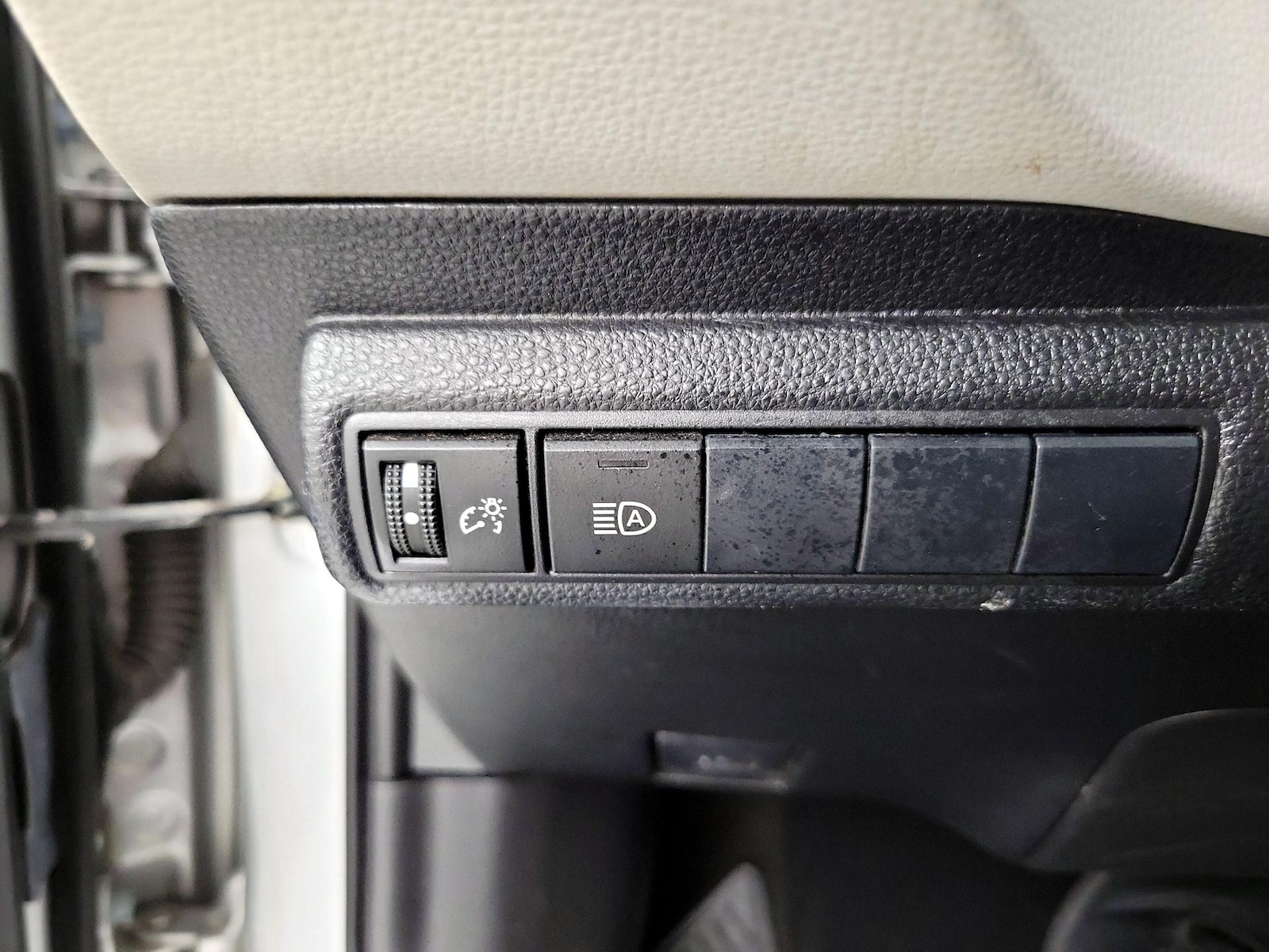 2020 Toyota Corolla LE - Photo 14