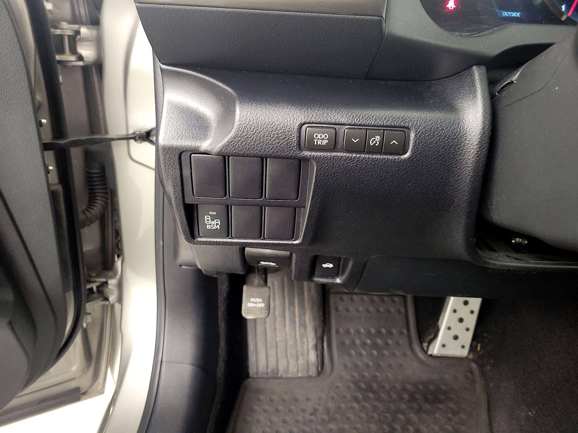 Thumbnail: 2015 Lexus IS - 13