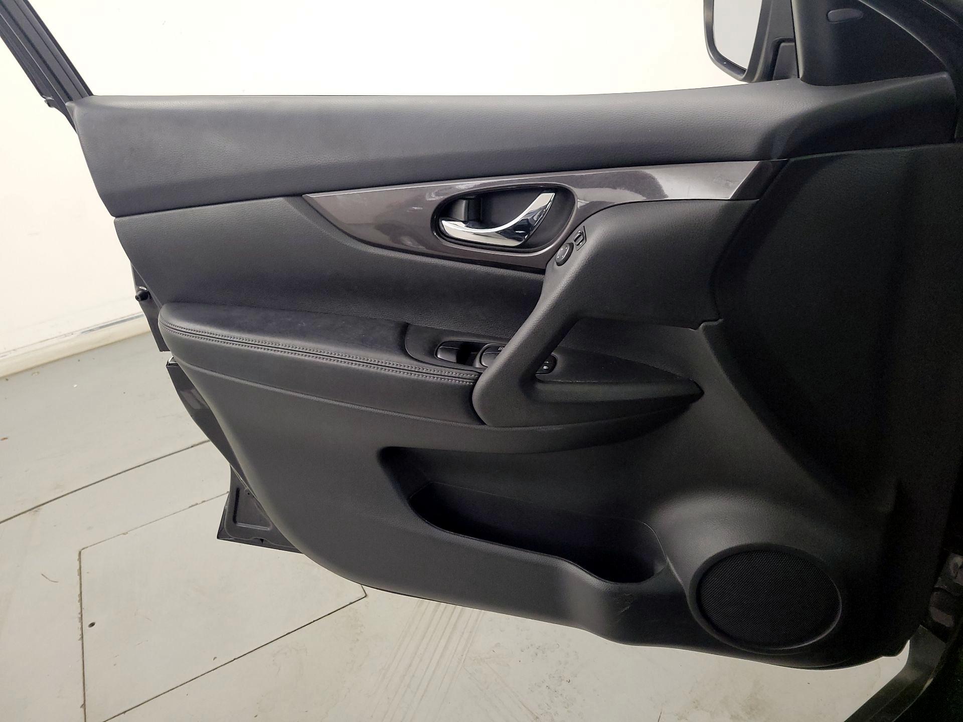 Thumbnail: 2019 Nissan Rogue - 12