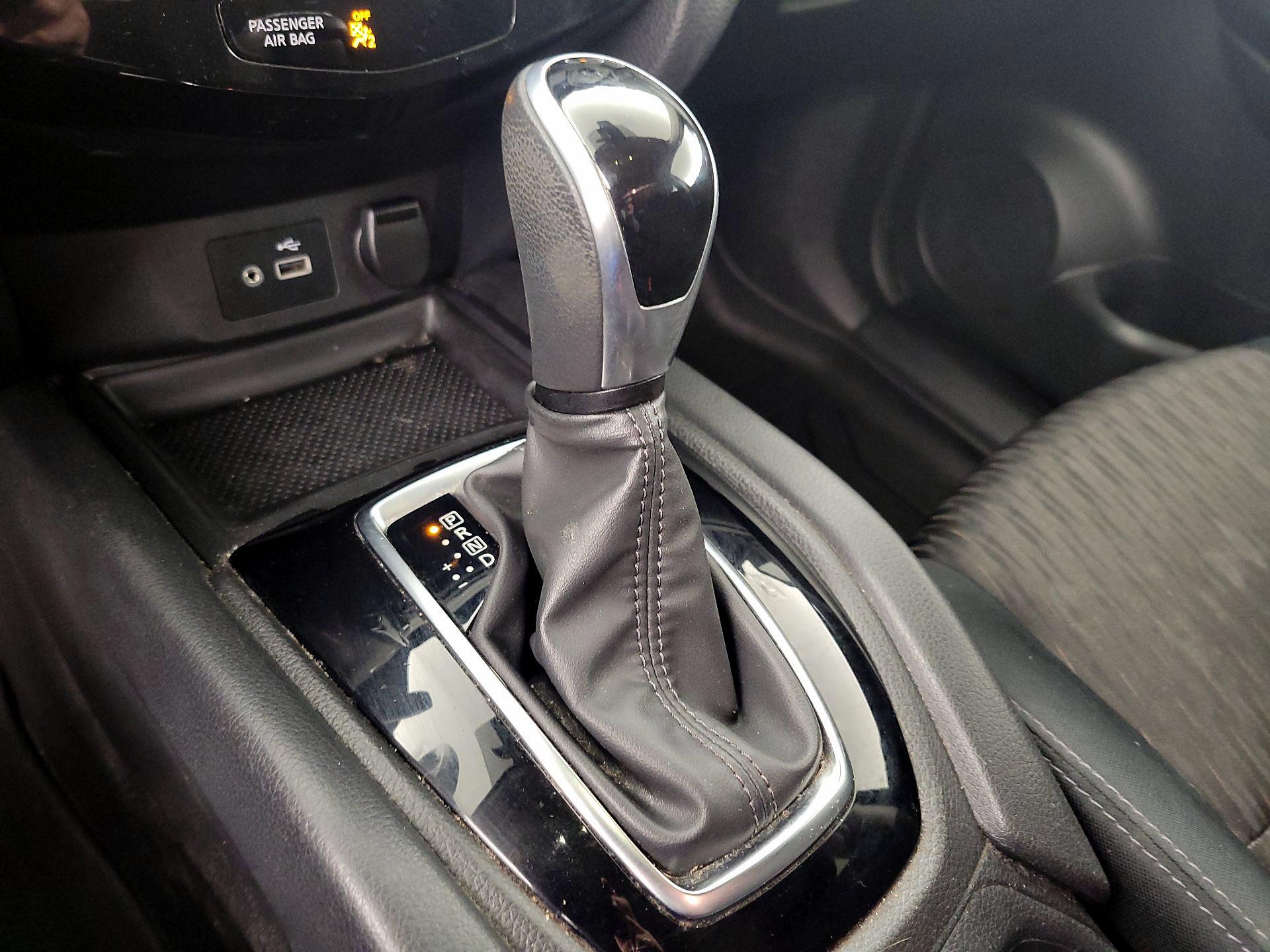 Thumbnail: 2019 Nissan Rogue - 17