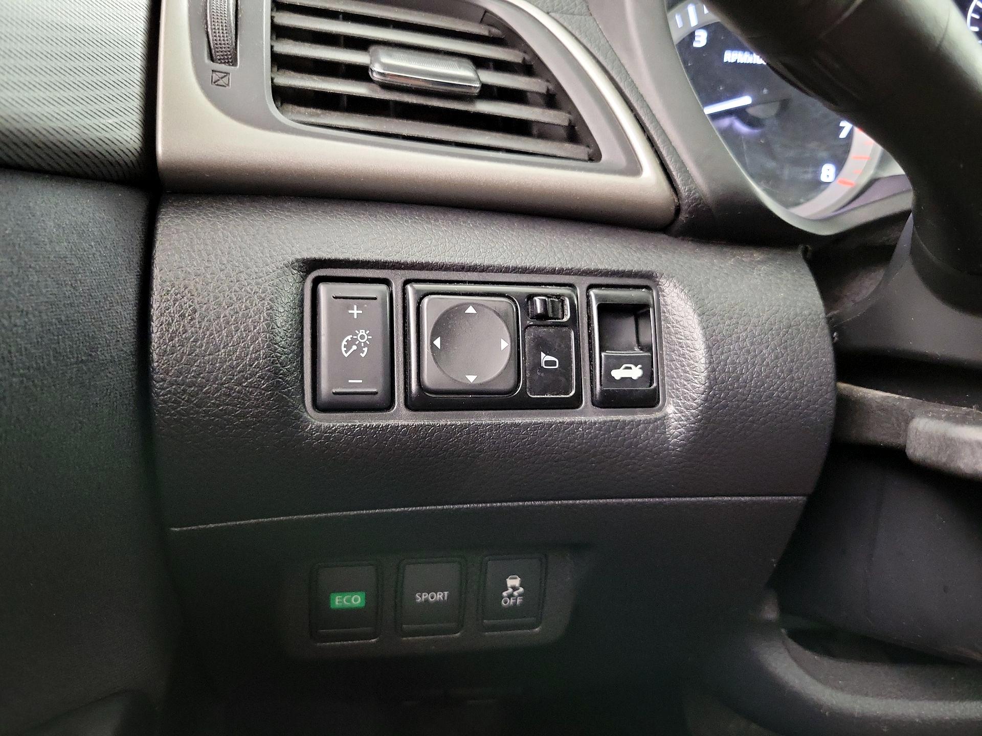 Thumbnail: 2014 Nissan Sentra - 13