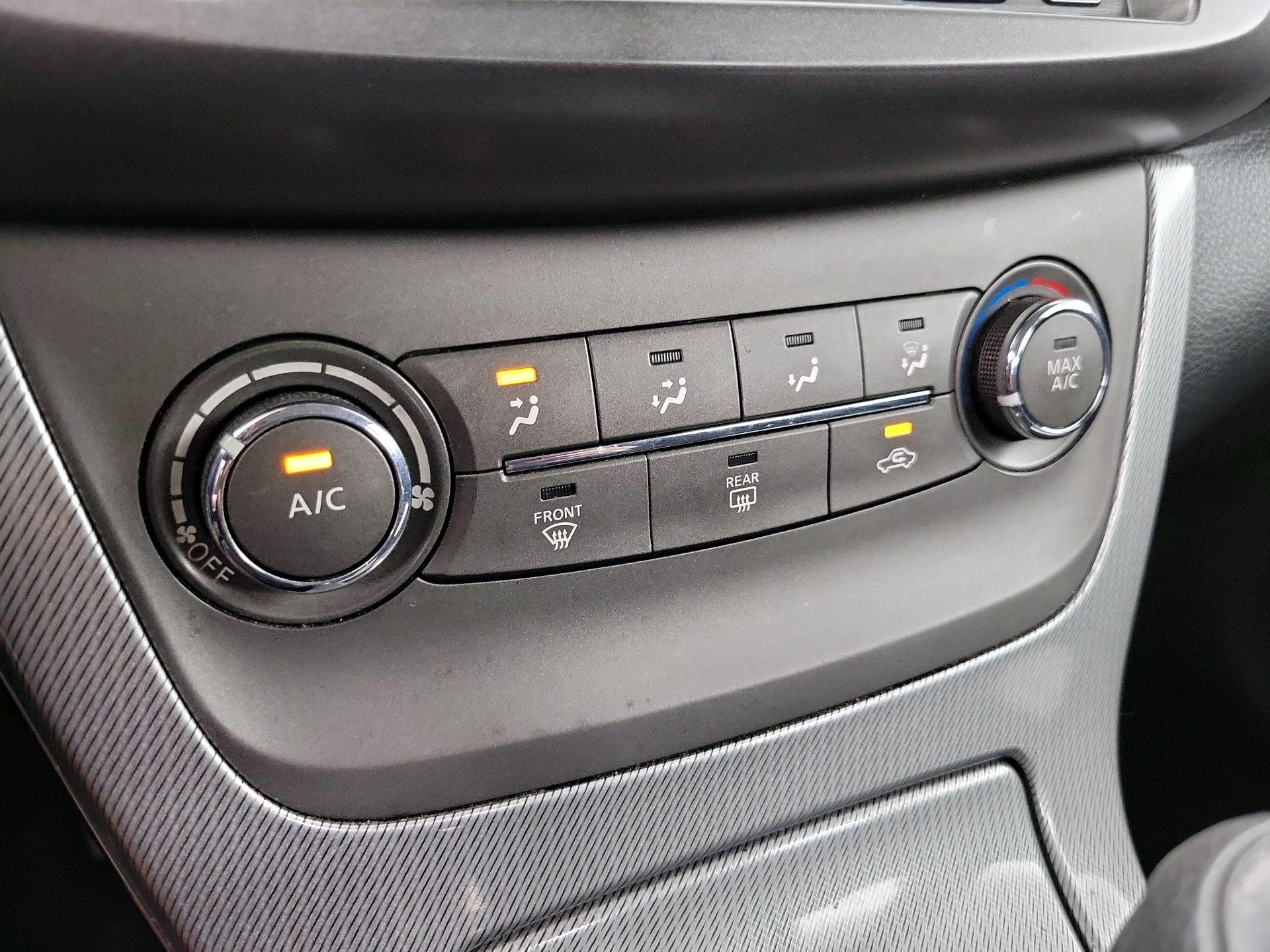 Thumbnail: 2014 Nissan Sentra - 16