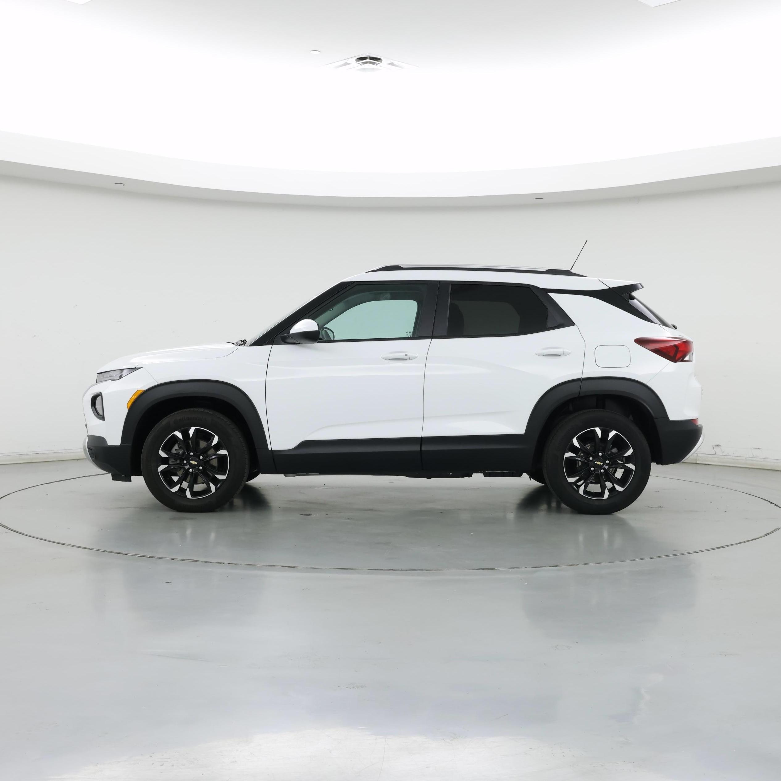 Thumbnail: 2023 Chevrolet TrailBlazer - 3