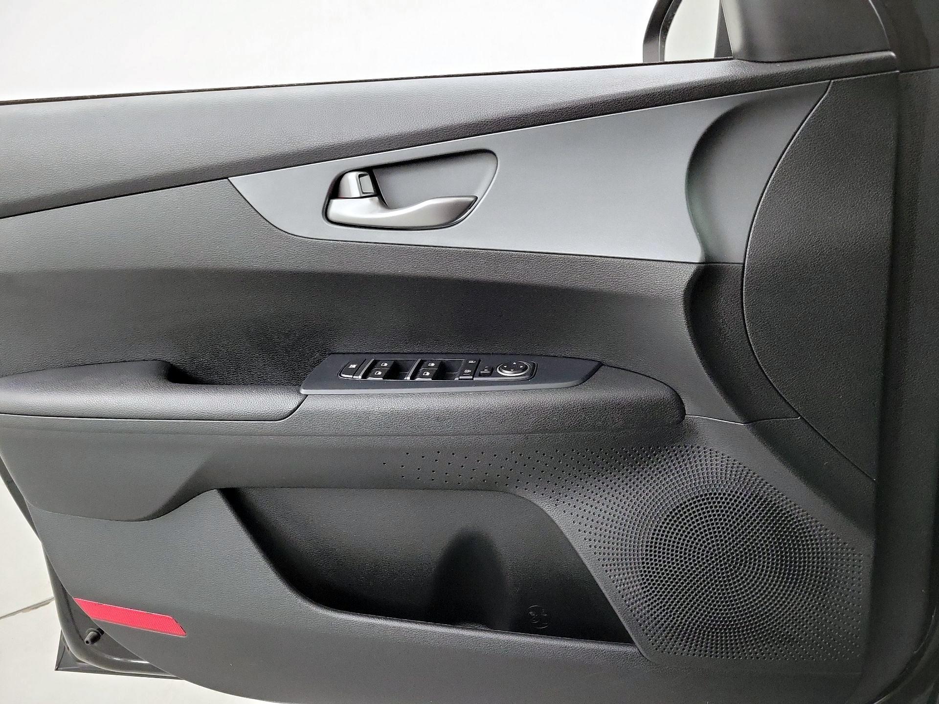 Thumbnail: 2020 Kia Forte - 12