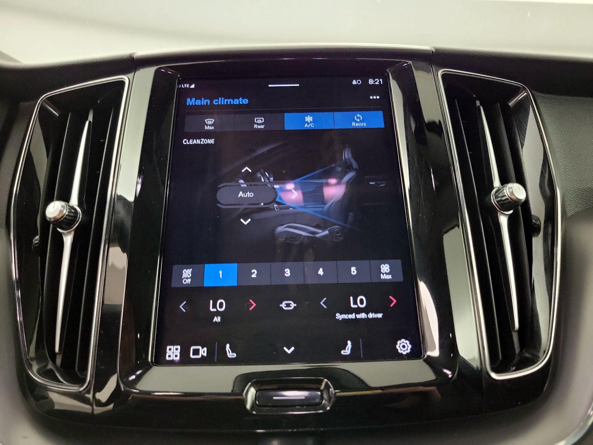 Thumbnail: 2024 Volvo XC60 - 16