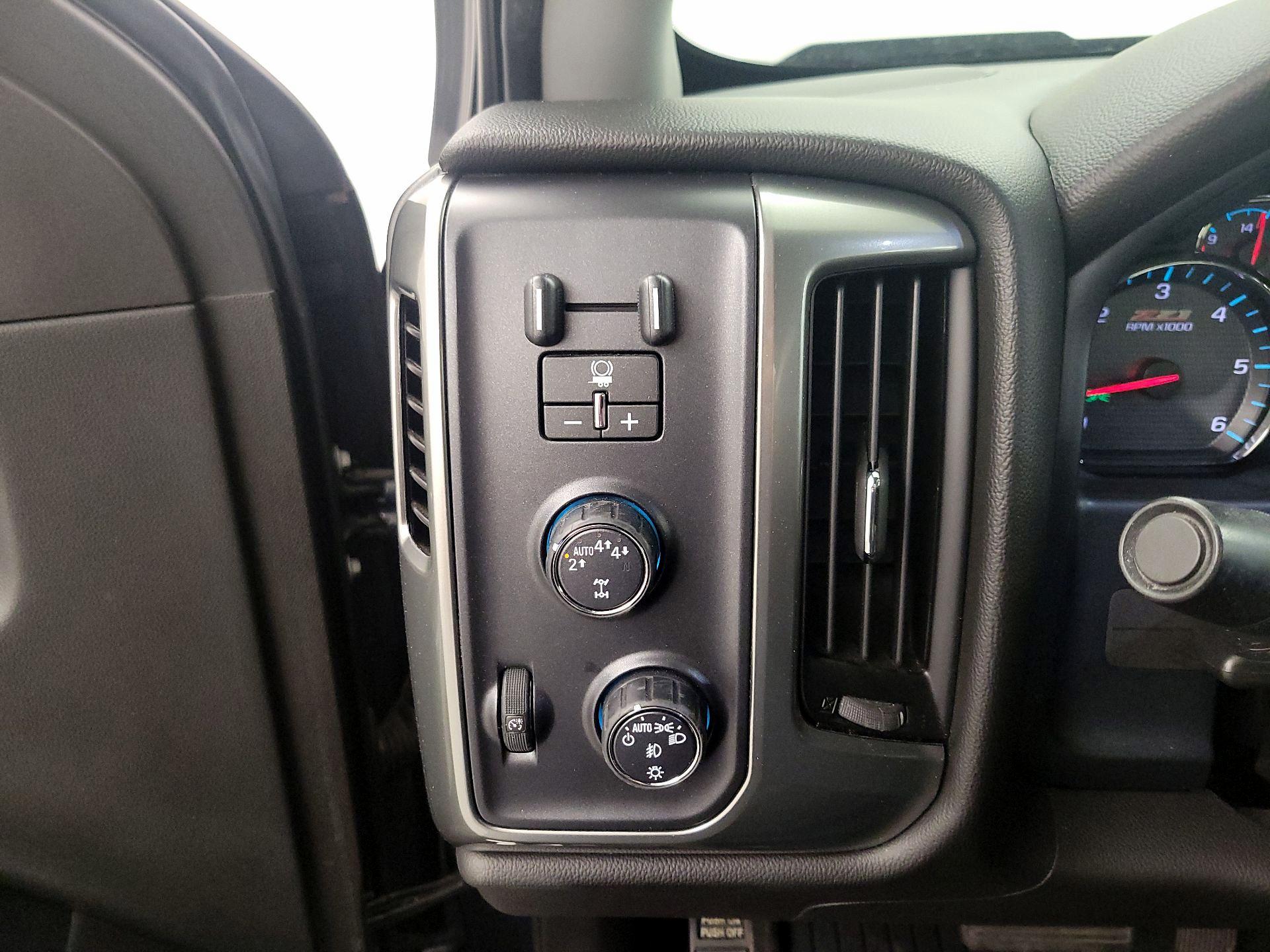 Thumbnail: 2018 Chevrolet Silverado 1500 - 13