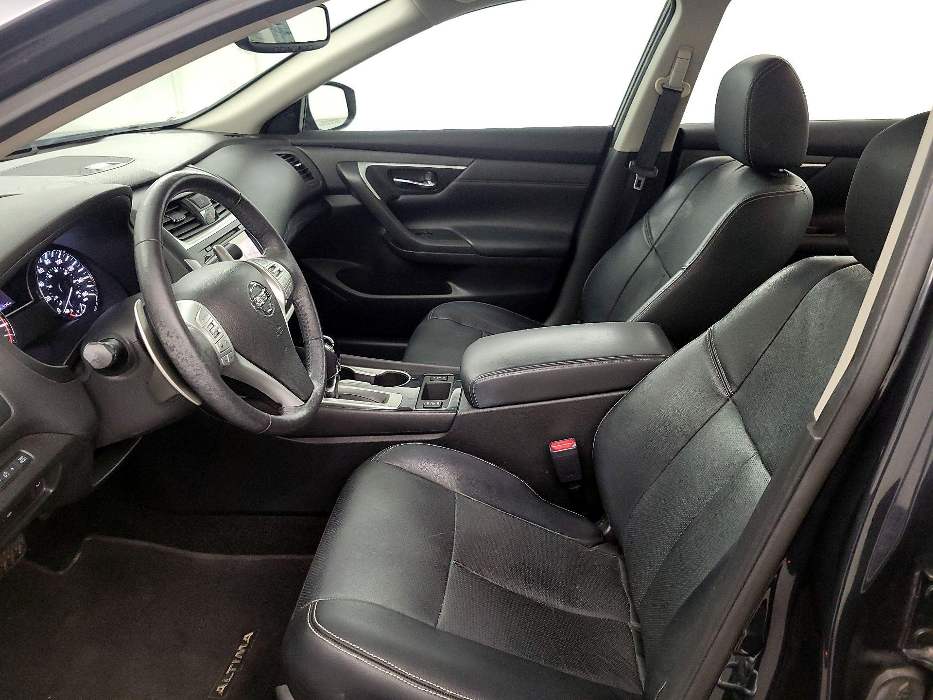 Thumbnail: 2016 Nissan Altima - 11