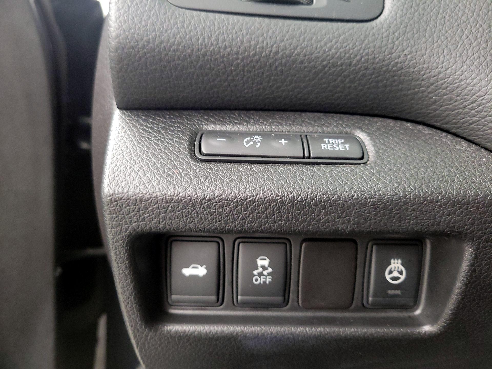 Thumbnail: 2016 Nissan Altima - 13