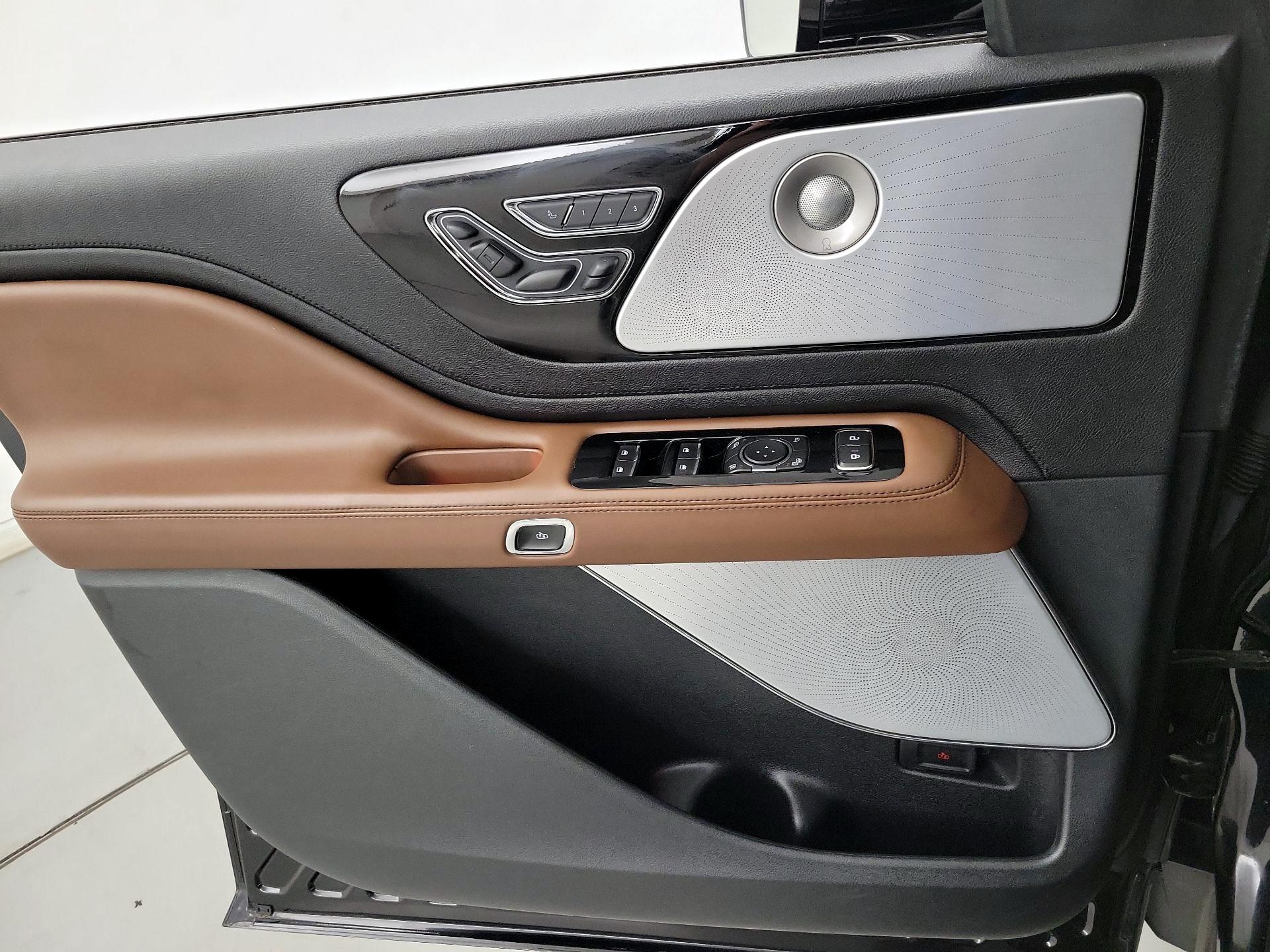 Thumbnail: 2021 Lincoln Aviator - 12