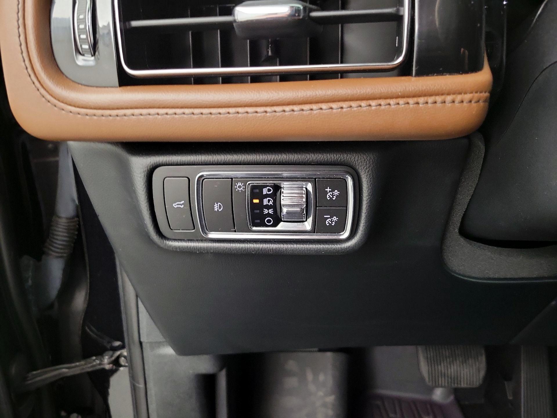 Thumbnail: 2021 Lincoln Aviator - 13