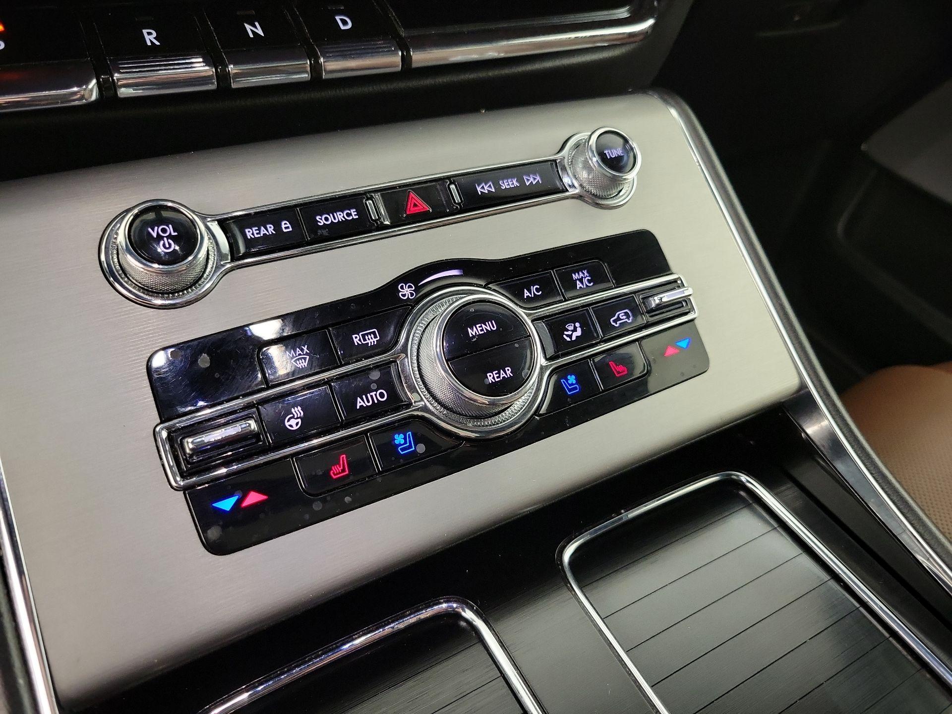 Thumbnail: 2021 Lincoln Aviator - 17