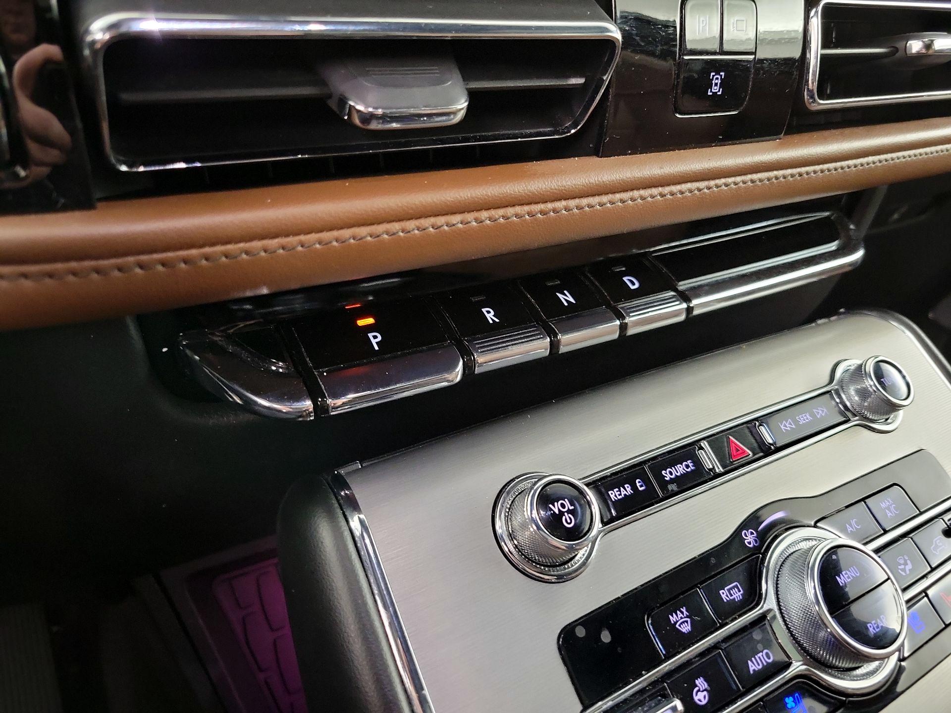 Thumbnail: 2021 Lincoln Aviator - 18