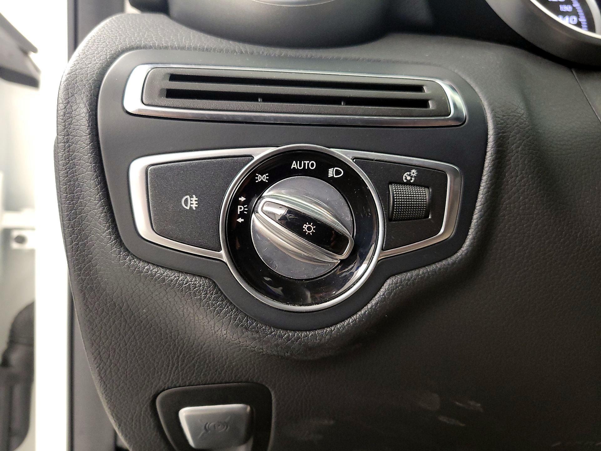 Thumbnail: 2015 Mercedes-Benz C-Class - 13