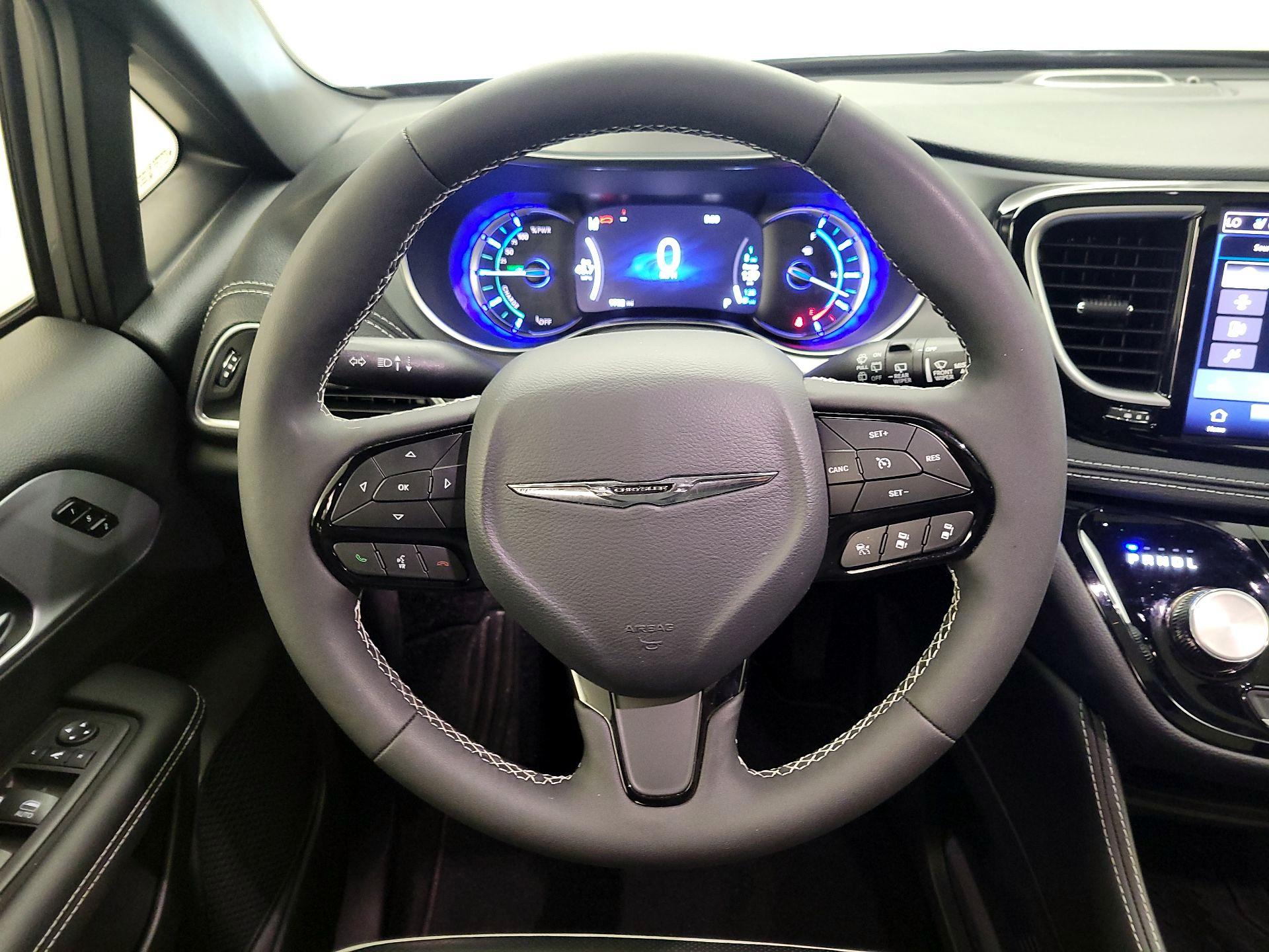 Thumbnail: 2025 Chrysler Pacifica - 10