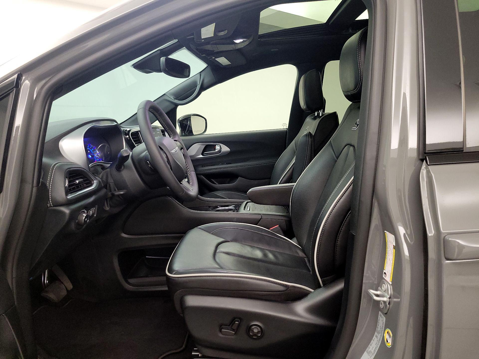 Thumbnail: 2025 Chrysler Pacifica - 11