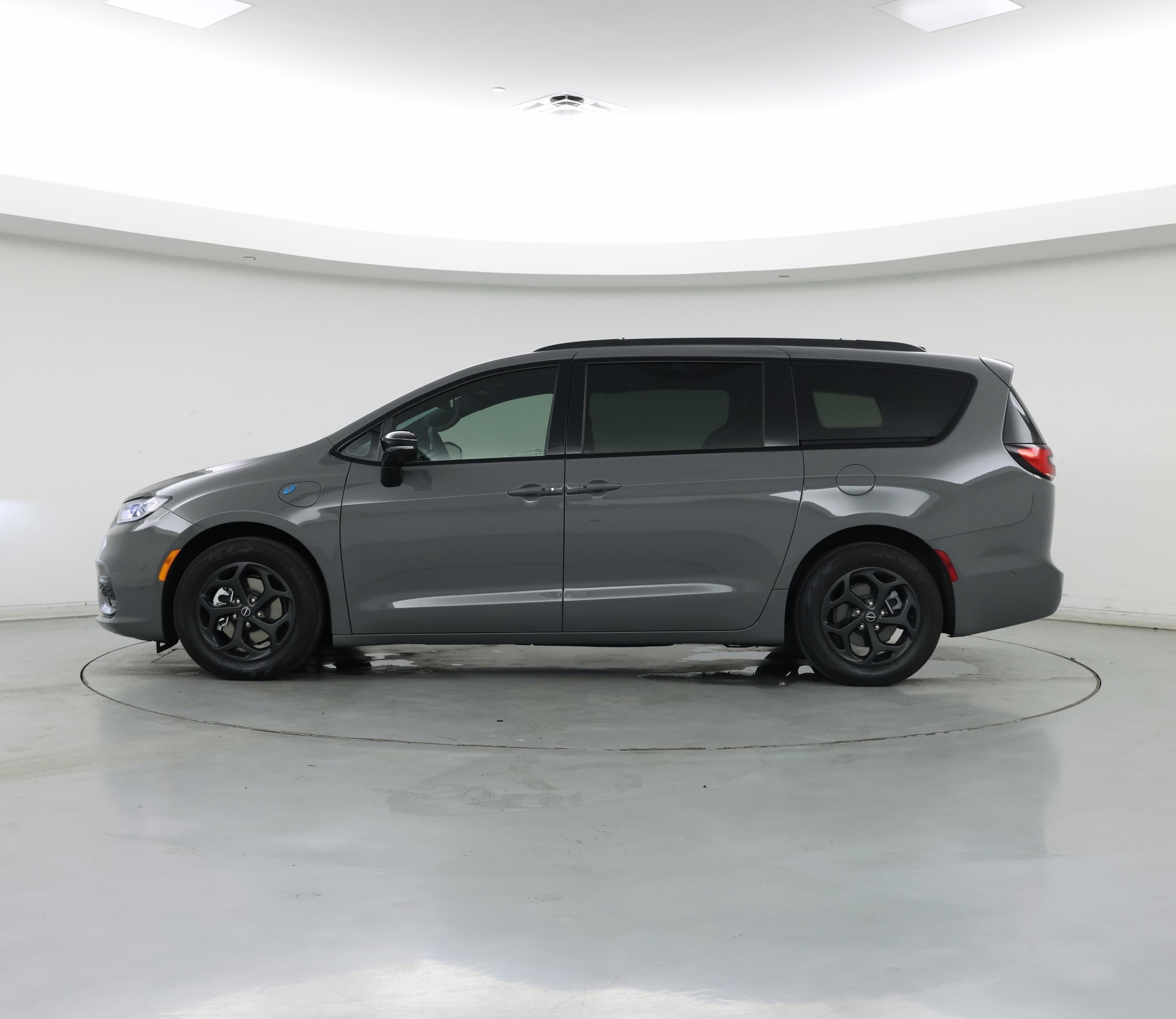 Thumbnail: 2025 Chrysler Pacifica - 3