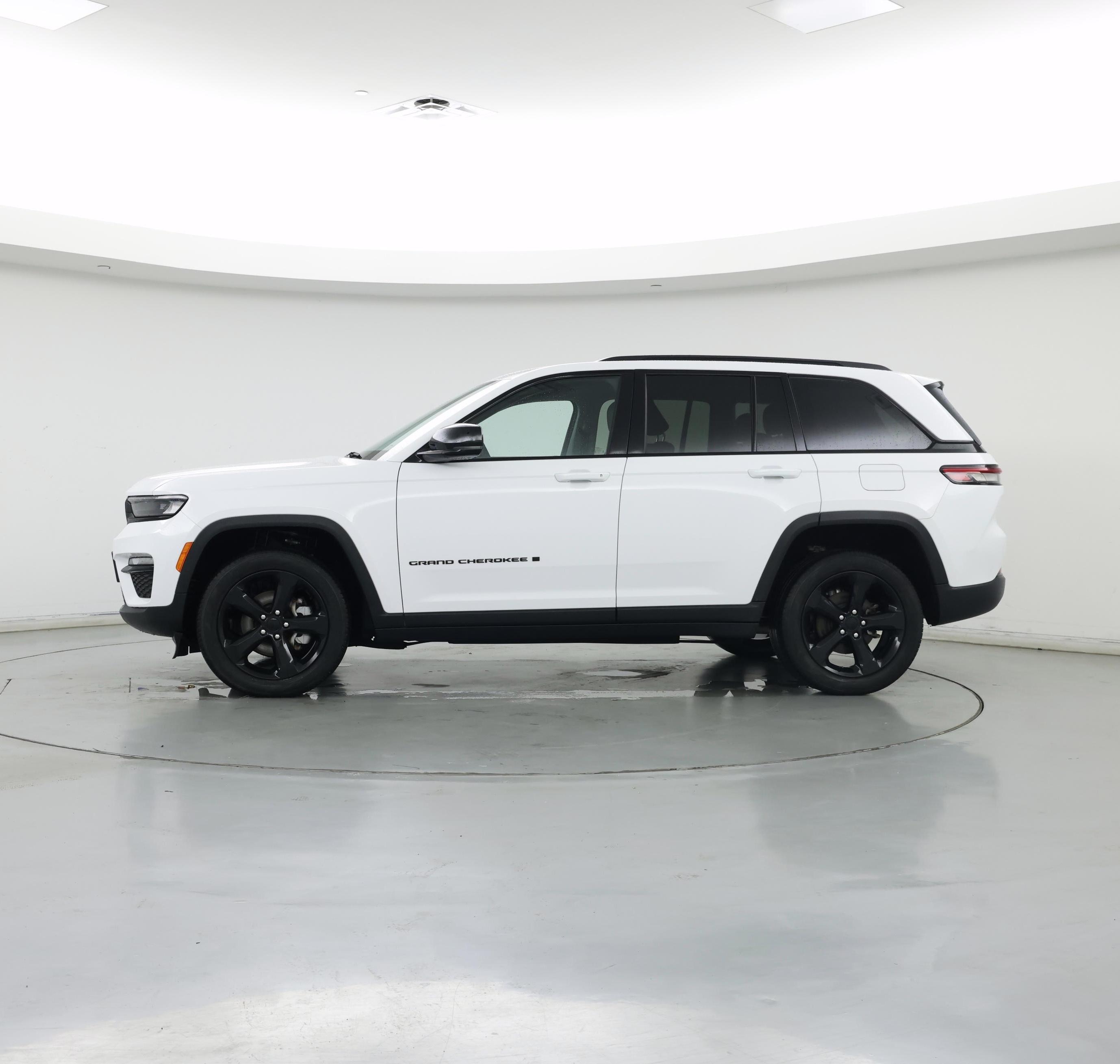 Thumbnail: 2023 Jeep Grand Cherokee - 3