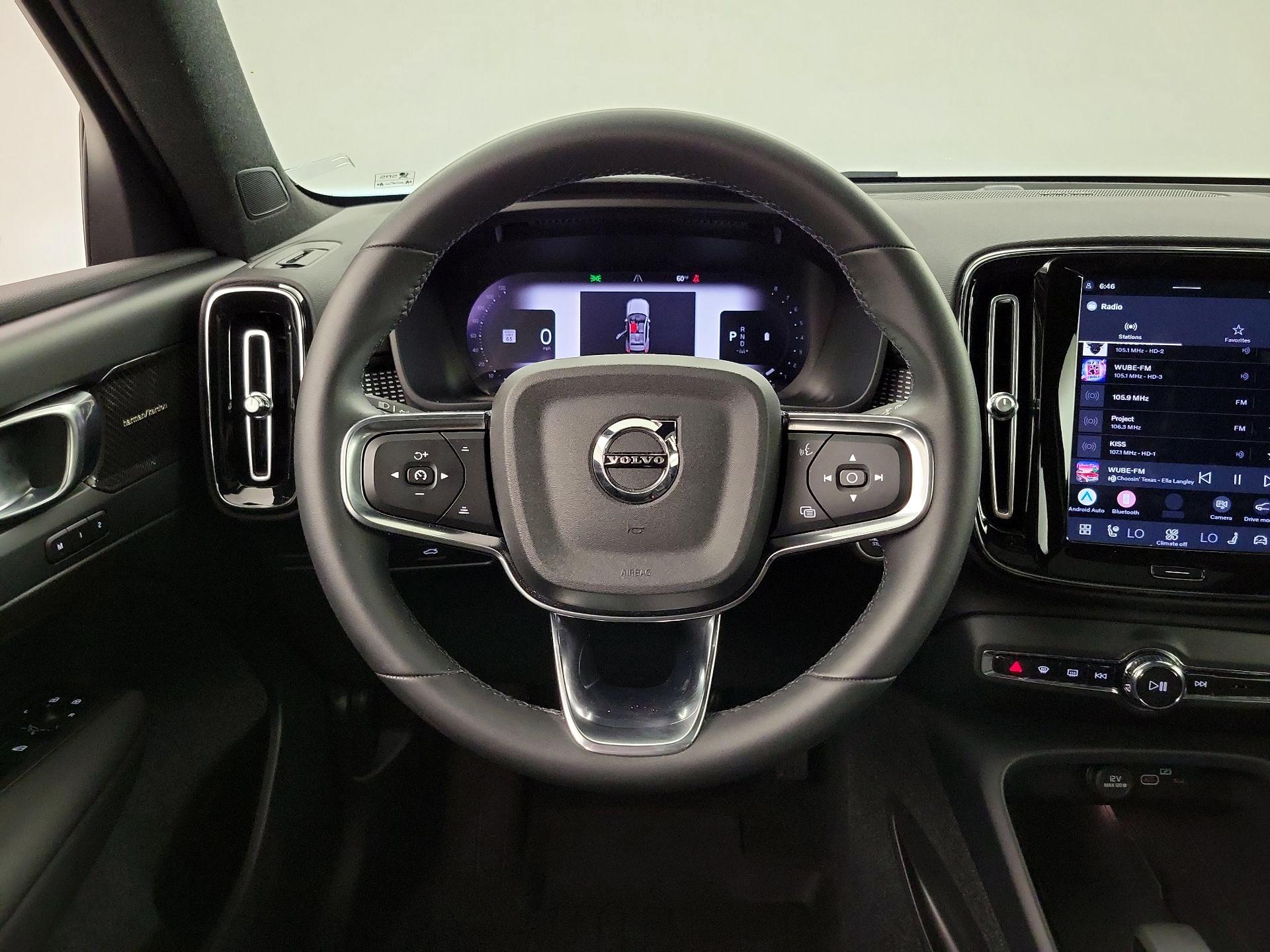 Thumbnail: 2023 Volvo XC40 - 10
