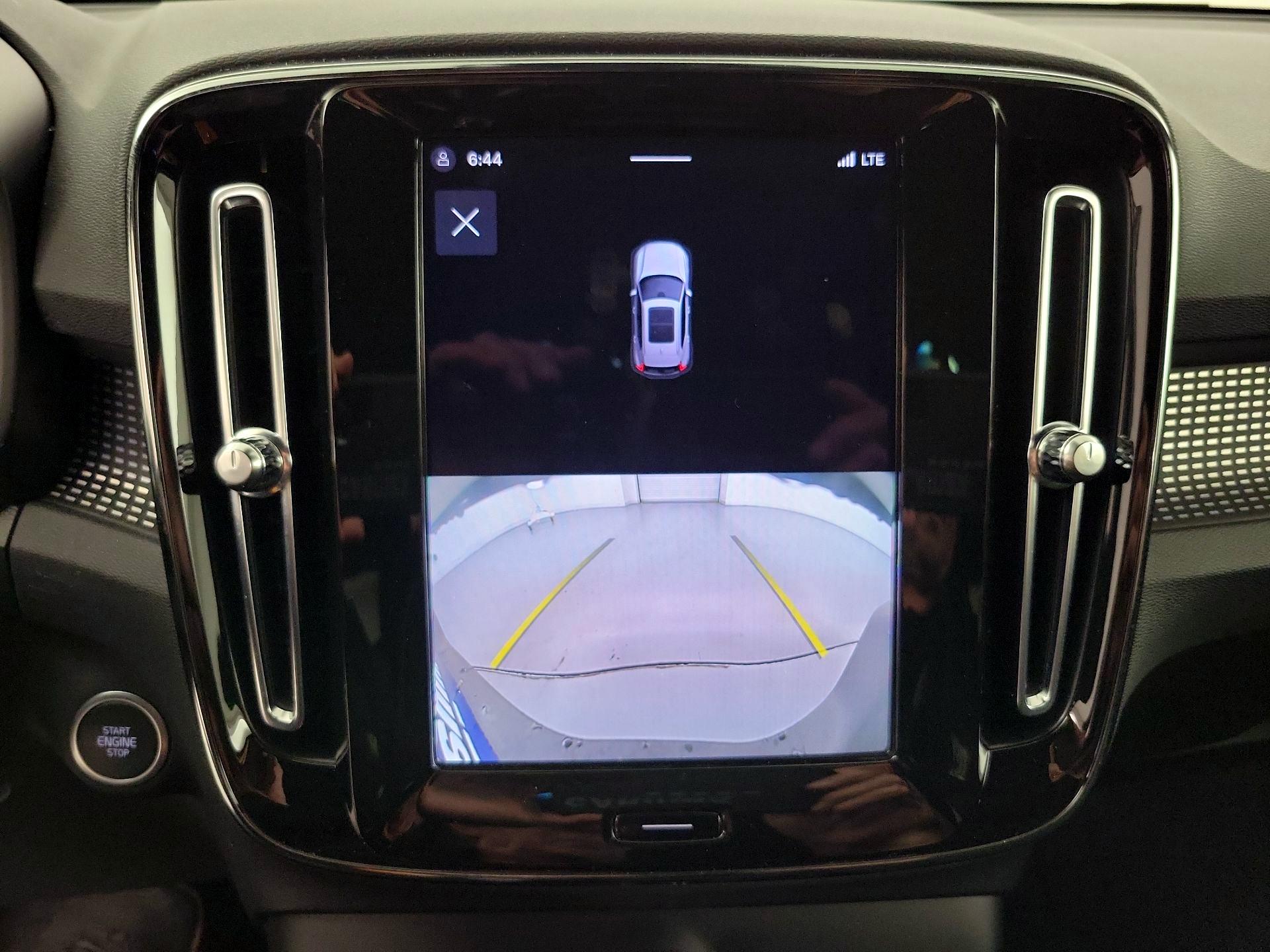 Thumbnail: 2023 Volvo XC40 - 14