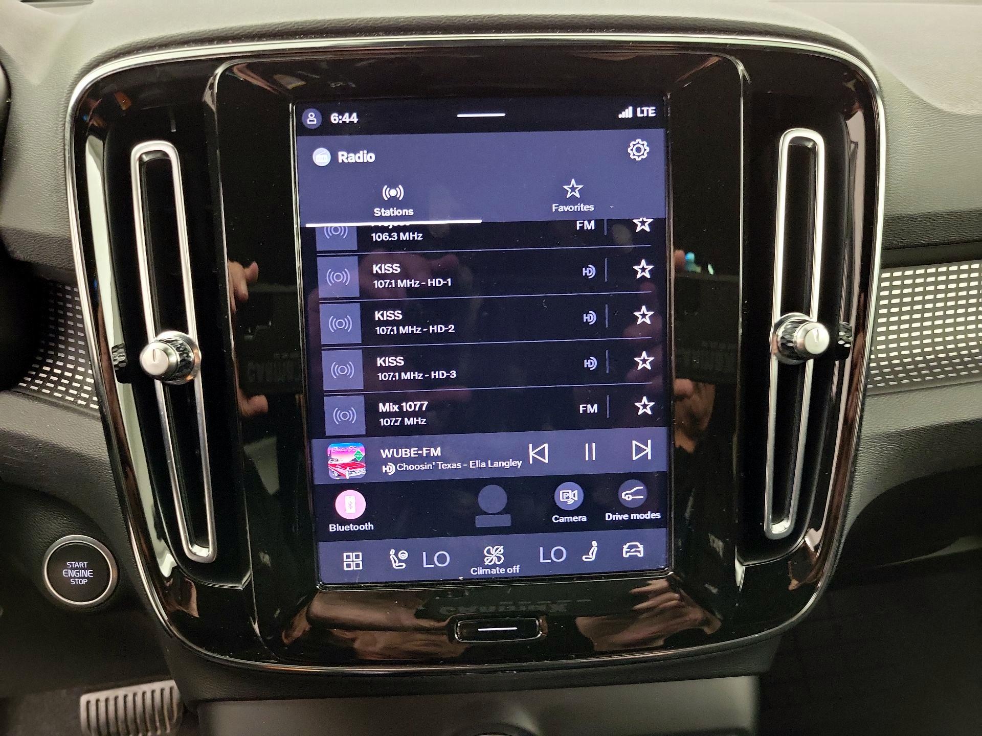 Thumbnail: 2023 Volvo XC40 - 15