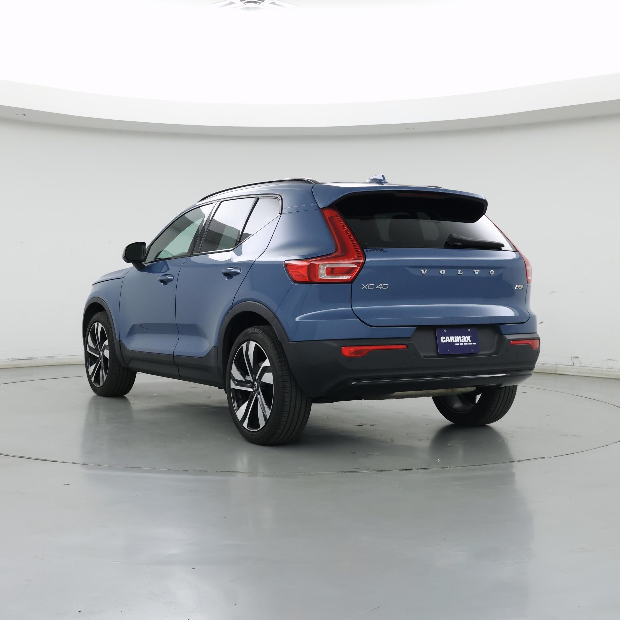 Thumbnail: 2023 Volvo XC40 - 2