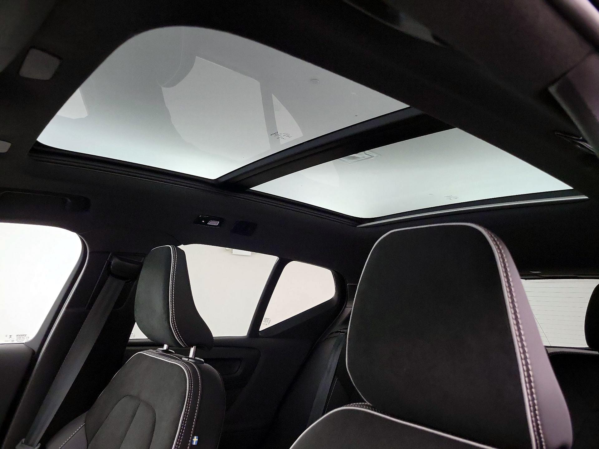 Thumbnail: 2023 Volvo XC40 - 19