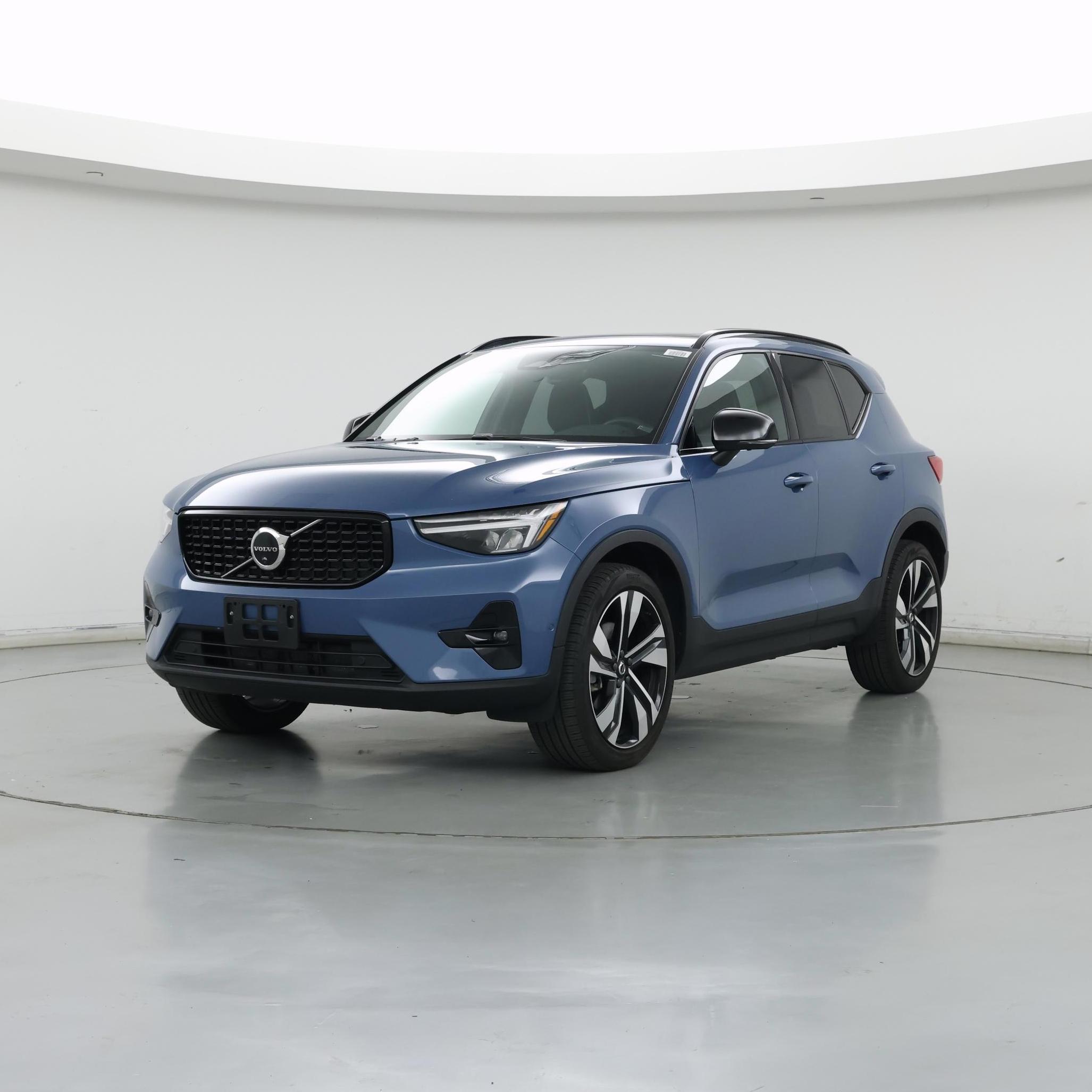 Thumbnail: 2023 Volvo XC40 - 4