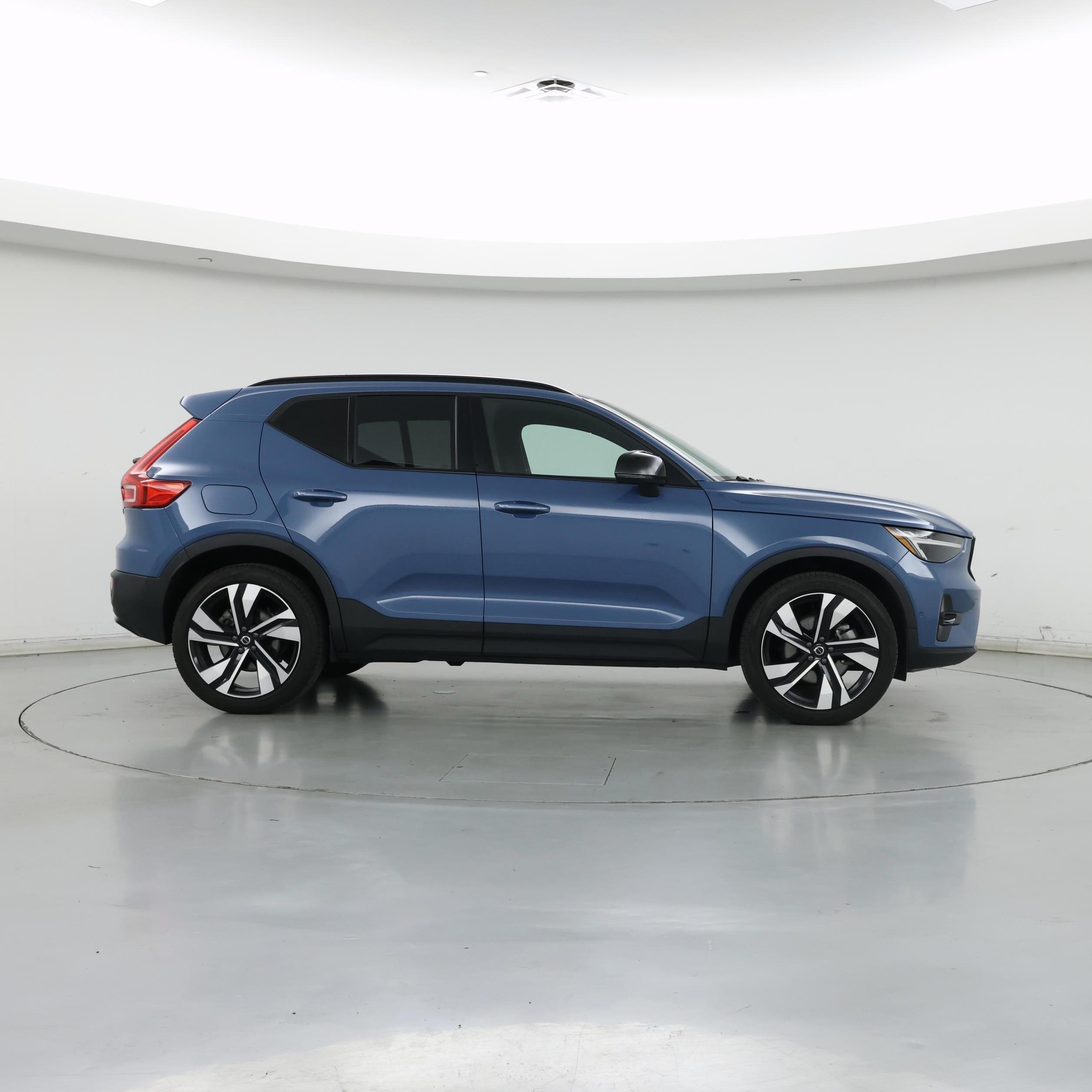 Thumbnail: 2023 Volvo XC40 - 7